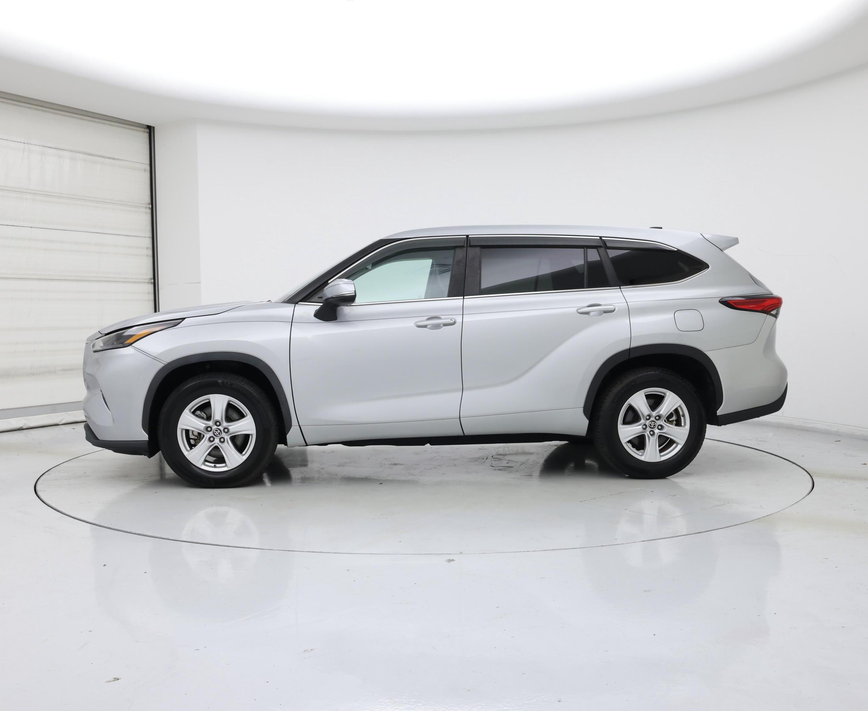 Thumbnail: 2023 Toyota Highlander - 3