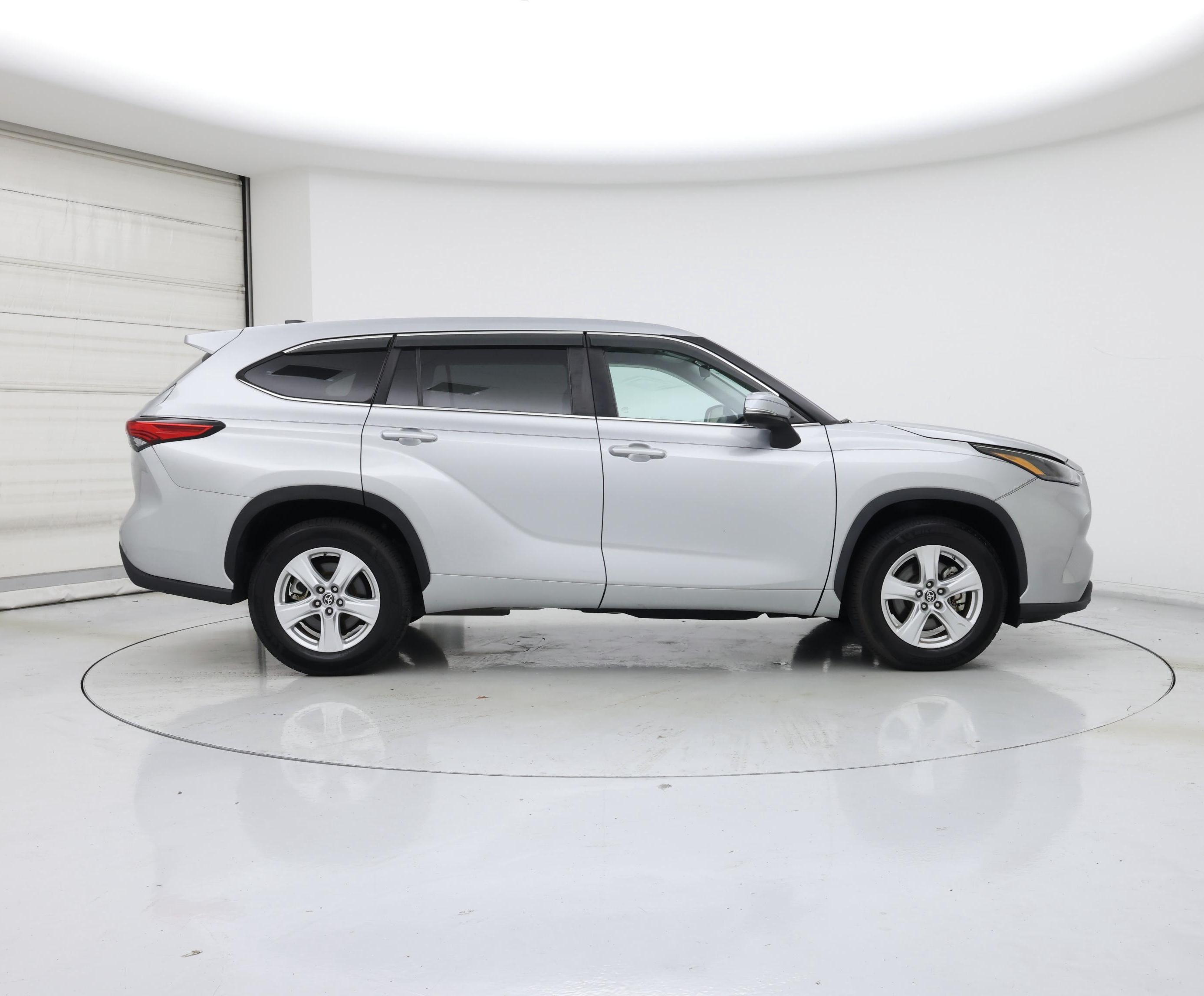Thumbnail: 2023 Toyota Highlander - 7