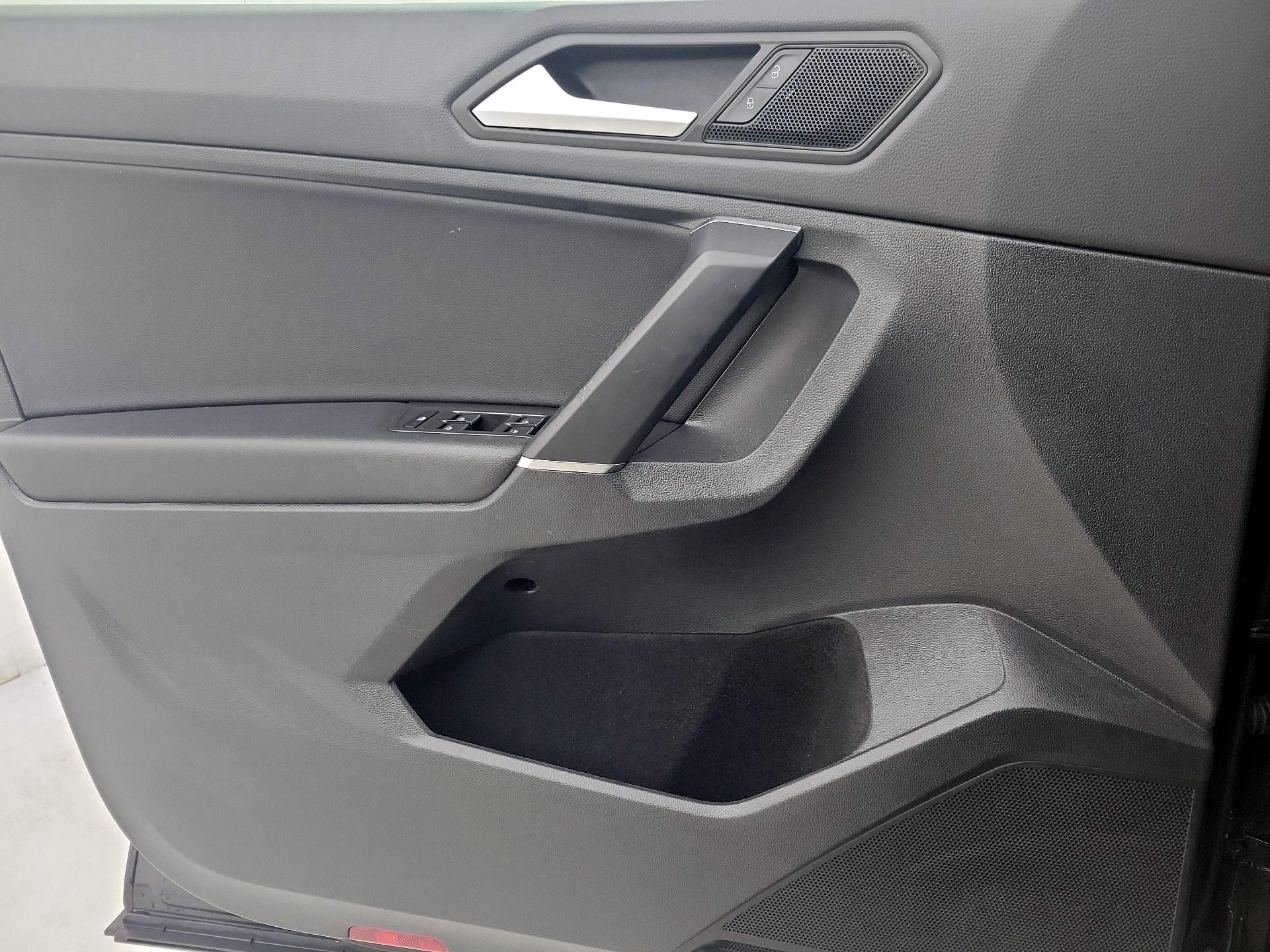 Thumbnail: 2020 Volkswagen Tiguan - 12