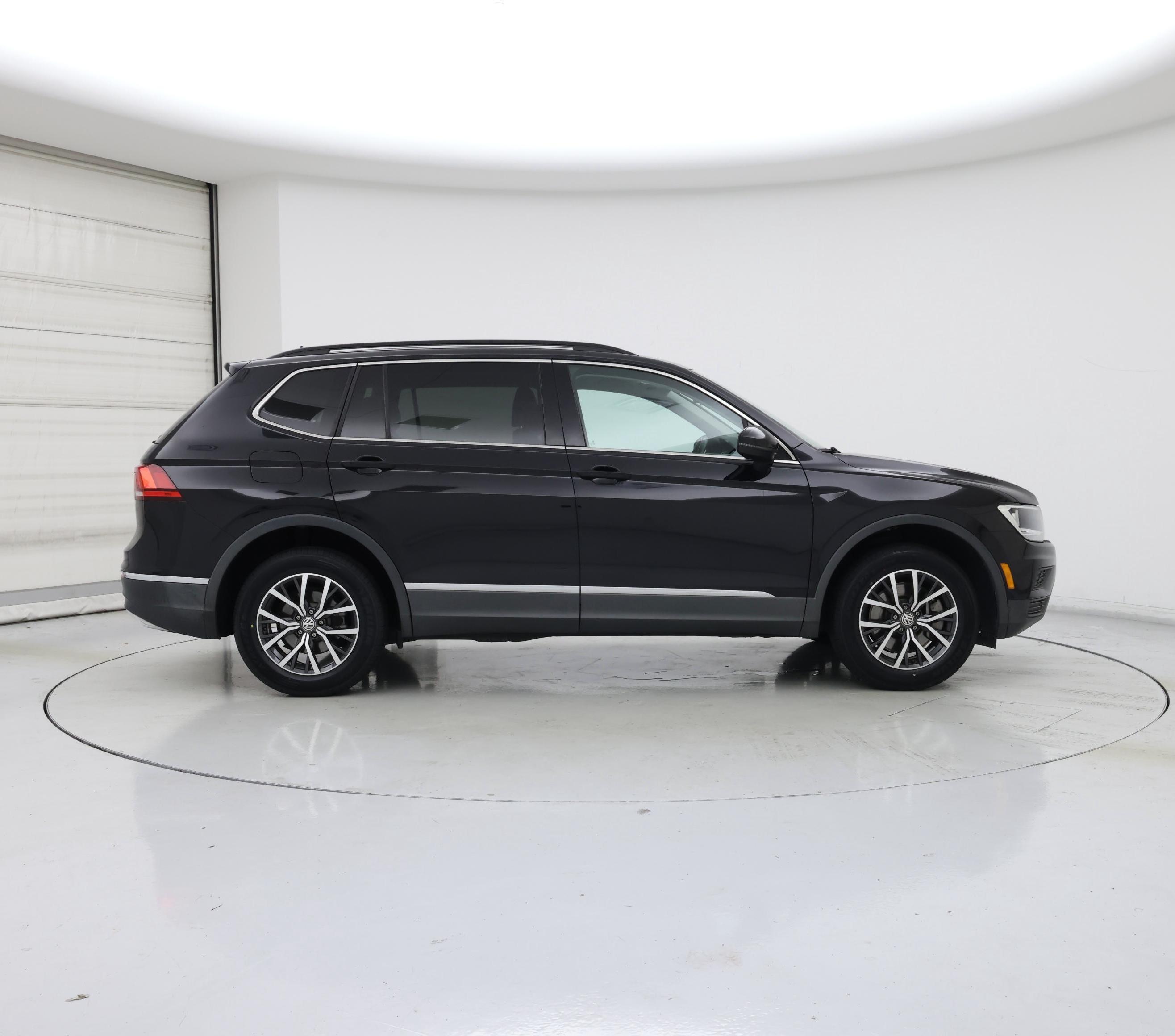Thumbnail: 2020 Volkswagen Tiguan - 7