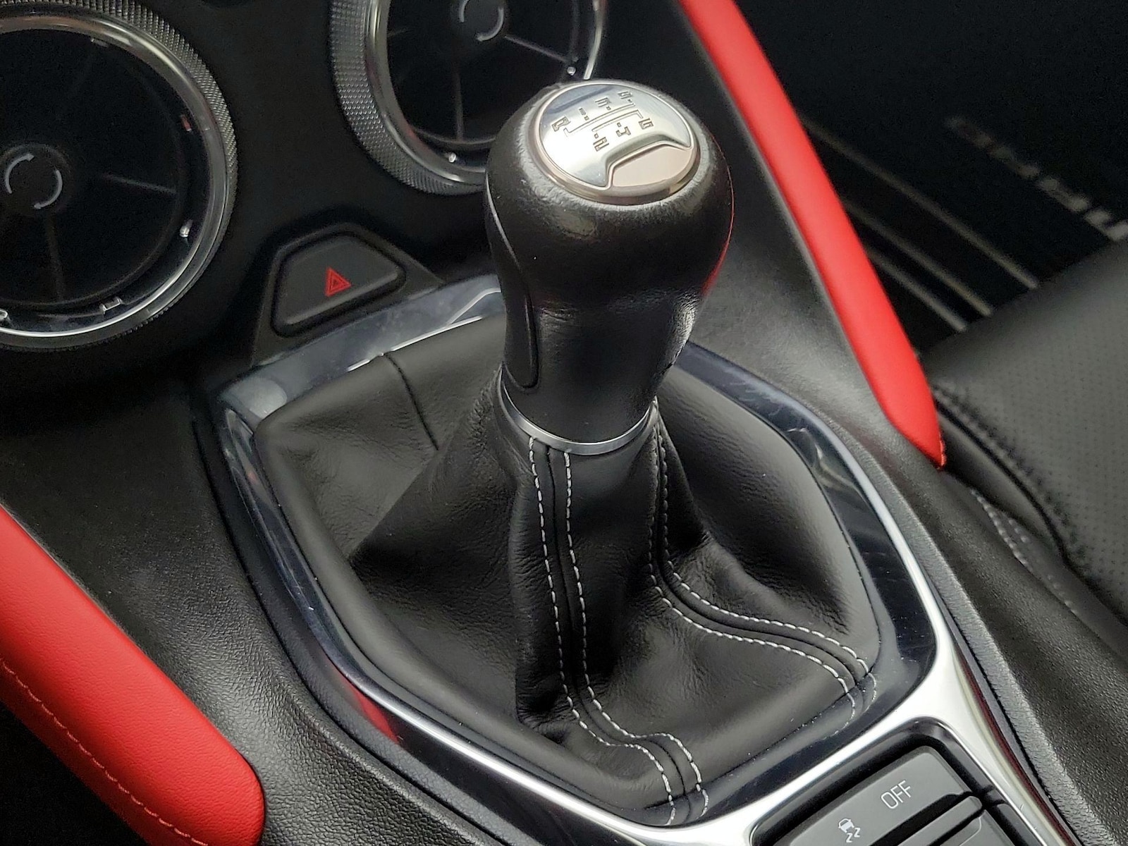 2022 Chevrolet Camaro 2LT - Photo 17