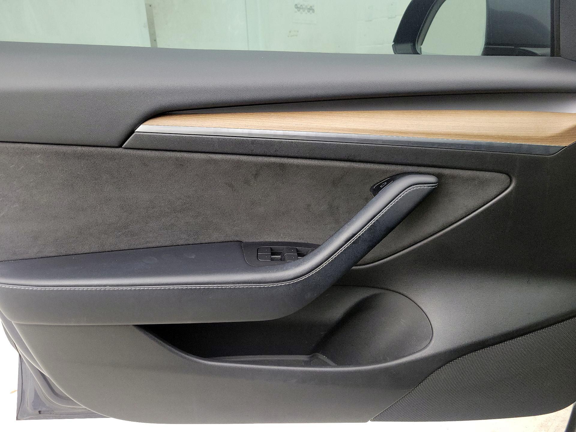 Thumbnail: 2021 Tesla Model 3 - 12