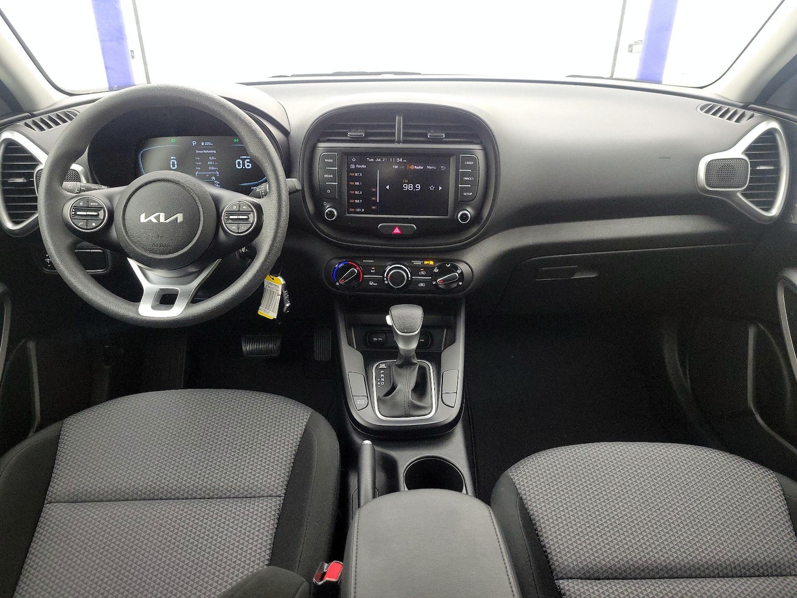 2023 Kia Soul LX - Photo 10