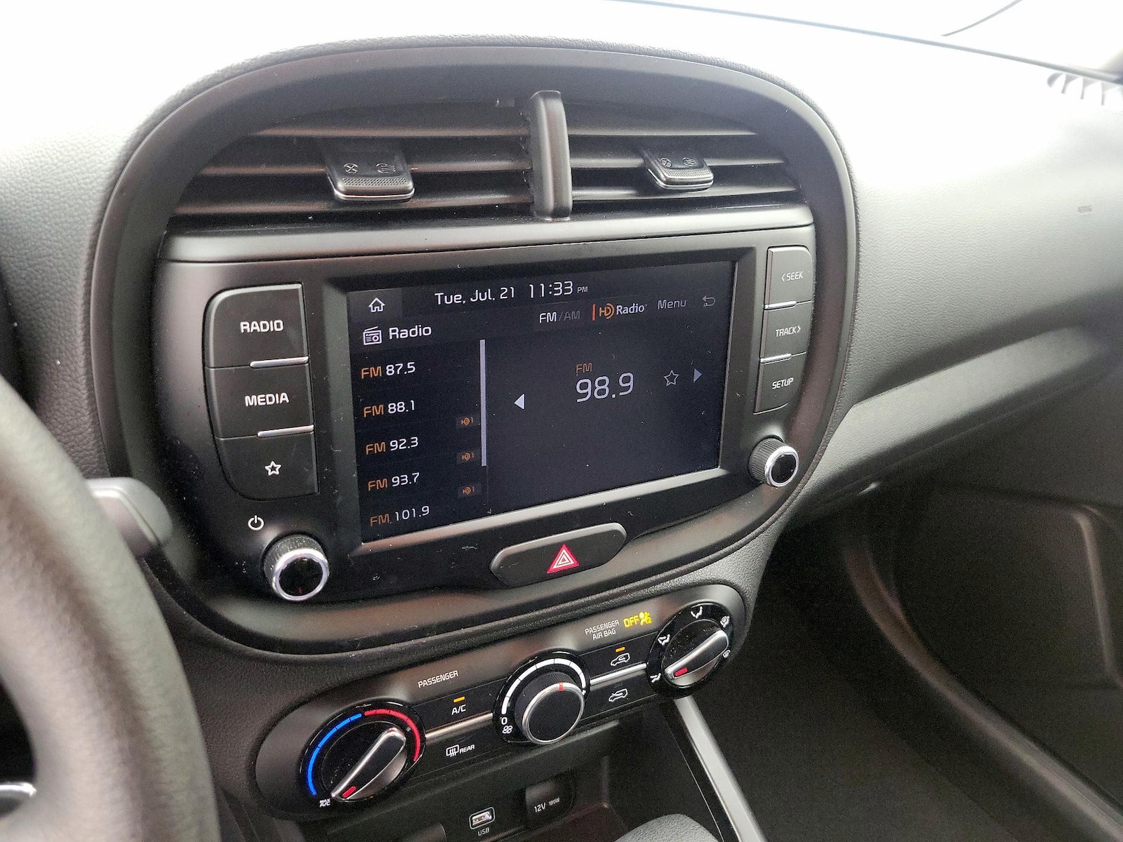 2023 Kia Soul LX - Photo 16