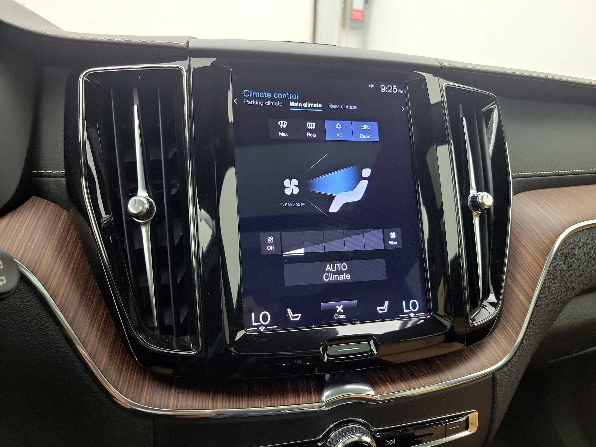 Thumbnail: 2020 Volvo XC60 - 16