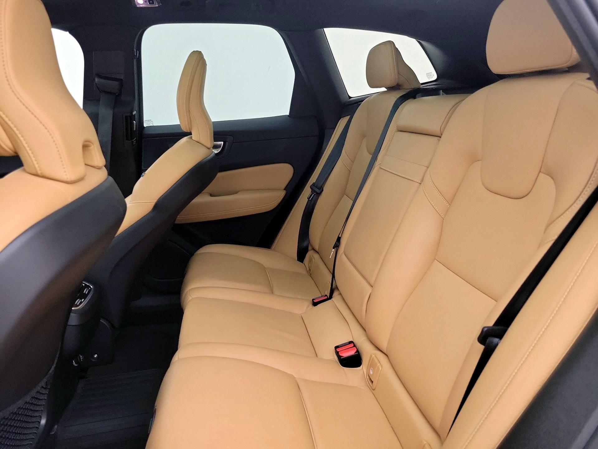 Thumbnail: 2020 Volvo XC60 - 20