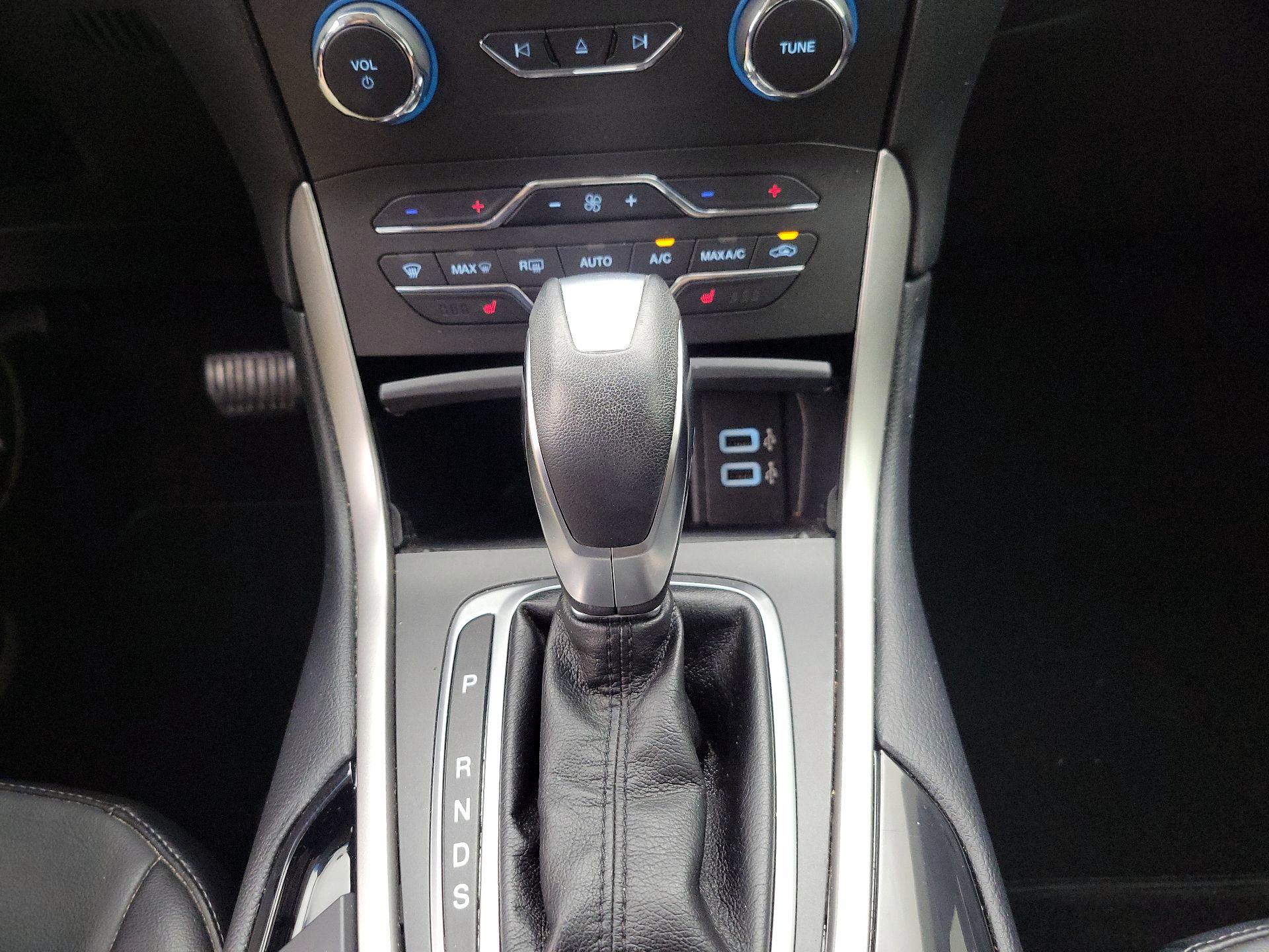 Thumbnail: 2017 Ford Edge - 18