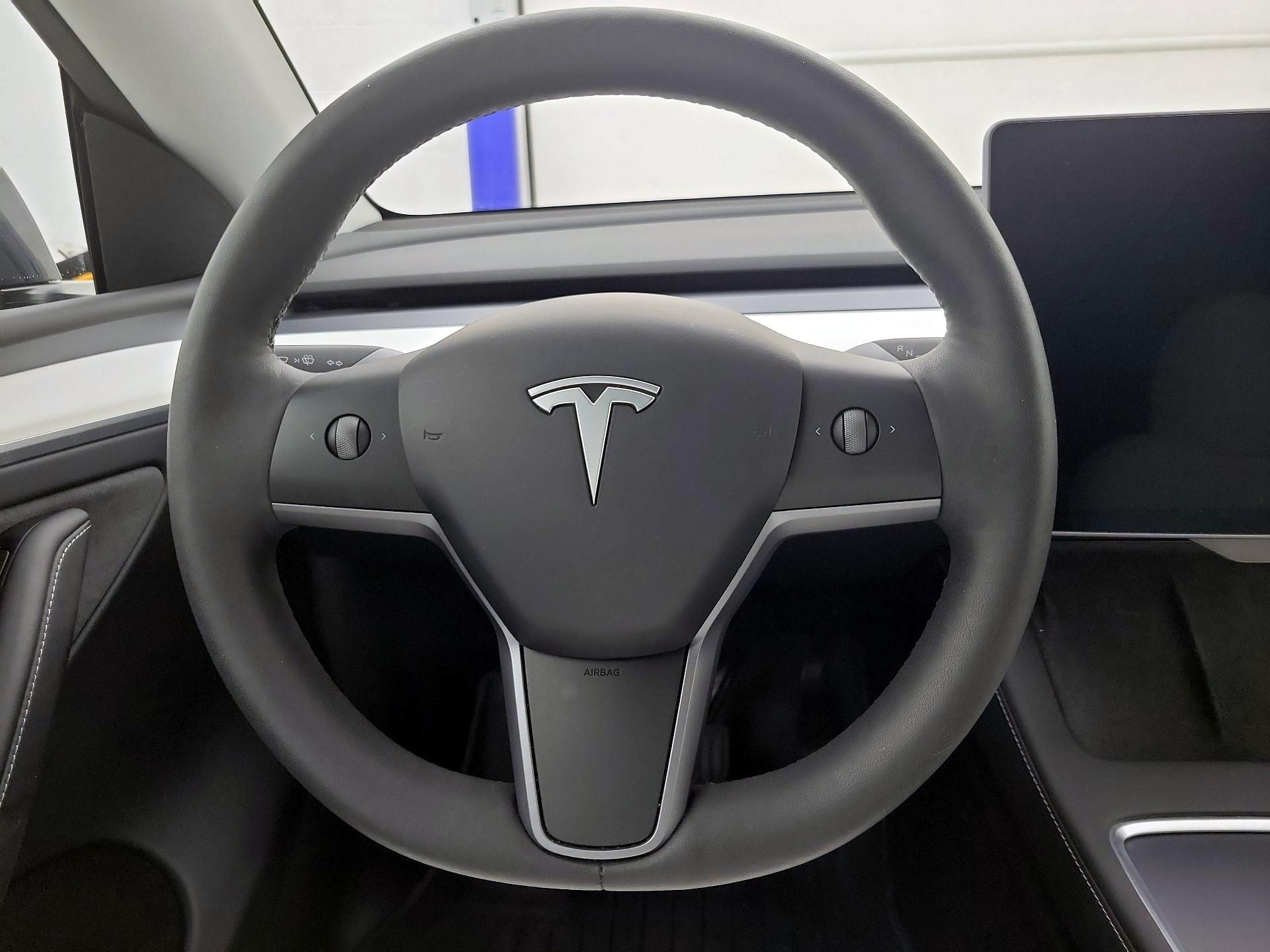 Thumbnail: 2023 Tesla Model Y - 10