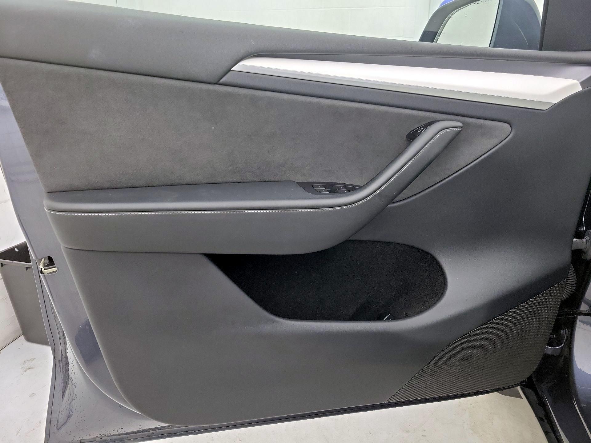 Thumbnail: 2023 Tesla Model Y - 12