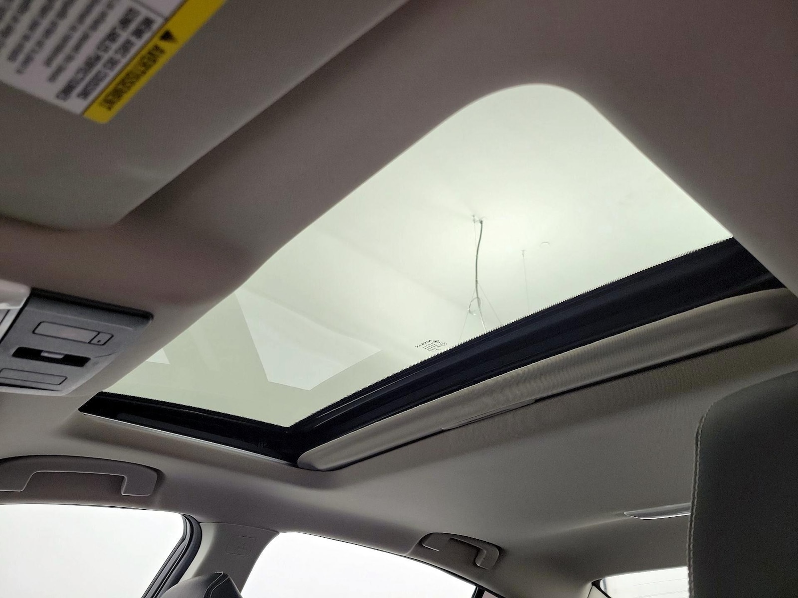 Sunroof(s) & Overhead Airbags