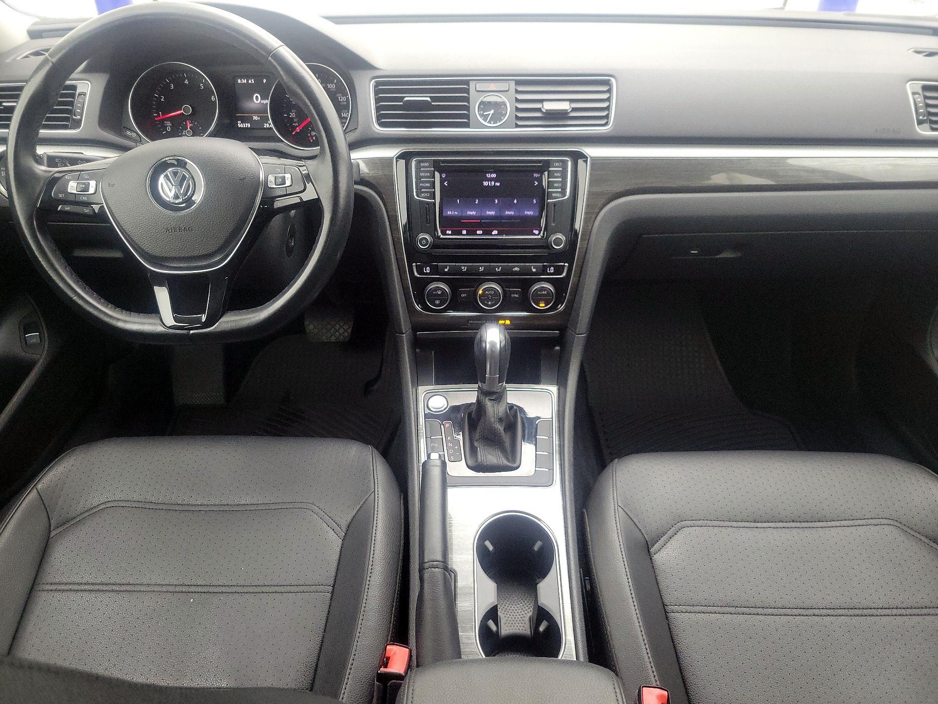 Thumbnail: 2017 Volkswagen Passat - 9
