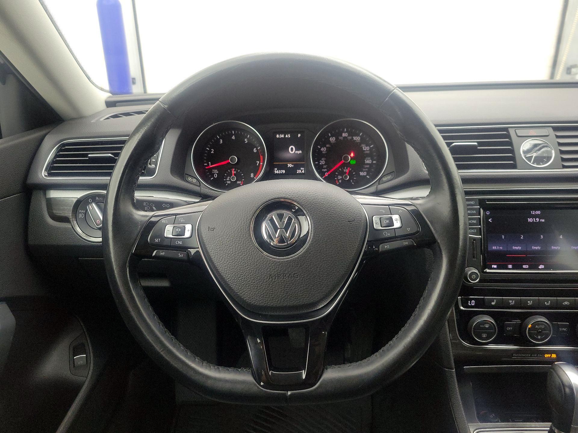 Thumbnail: 2017 Volkswagen Passat - 10