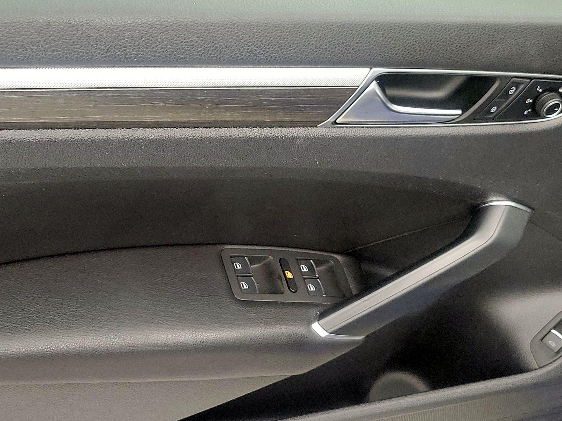 Thumbnail: 2017 Volkswagen Passat - 12