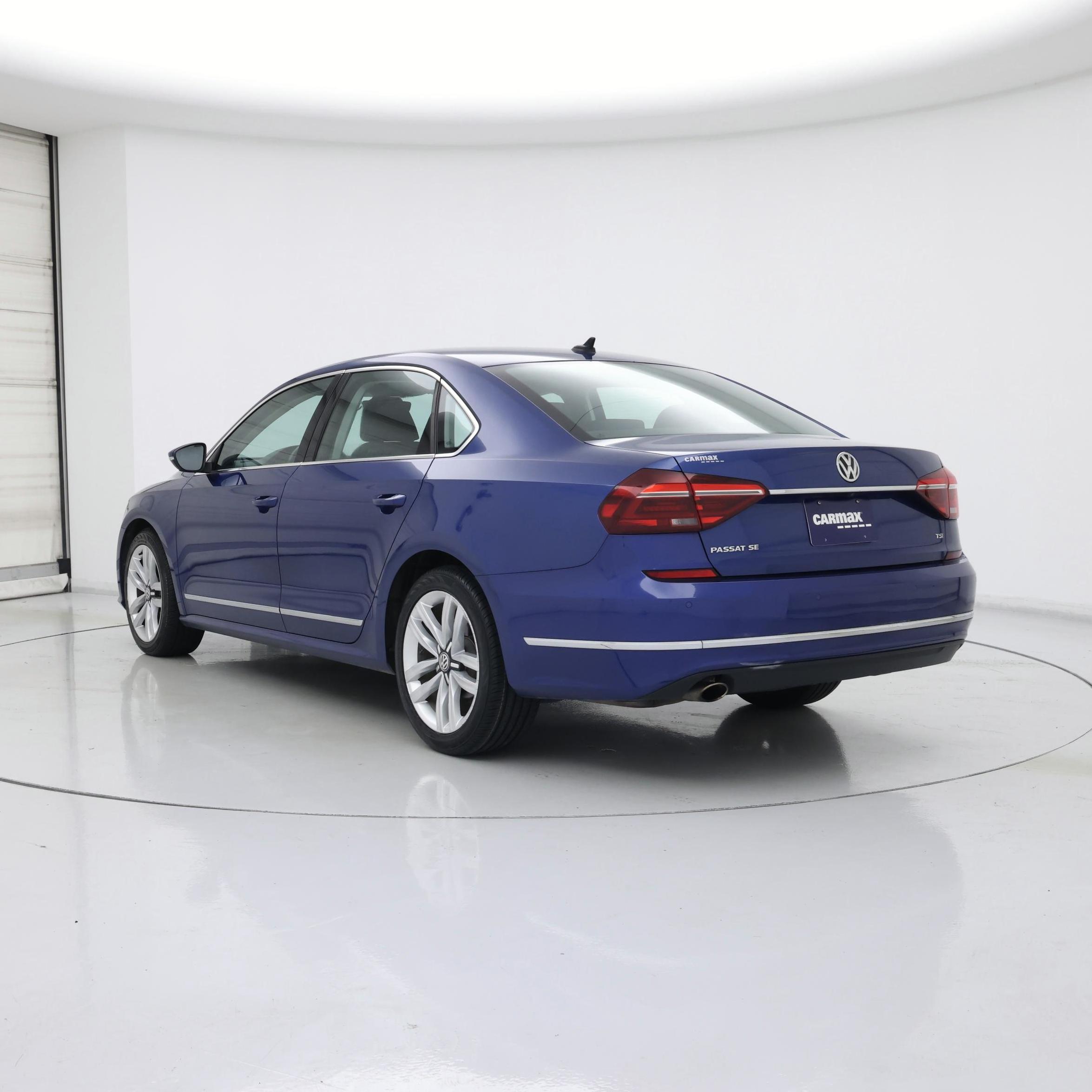 Thumbnail: 2017 Volkswagen Passat - 2