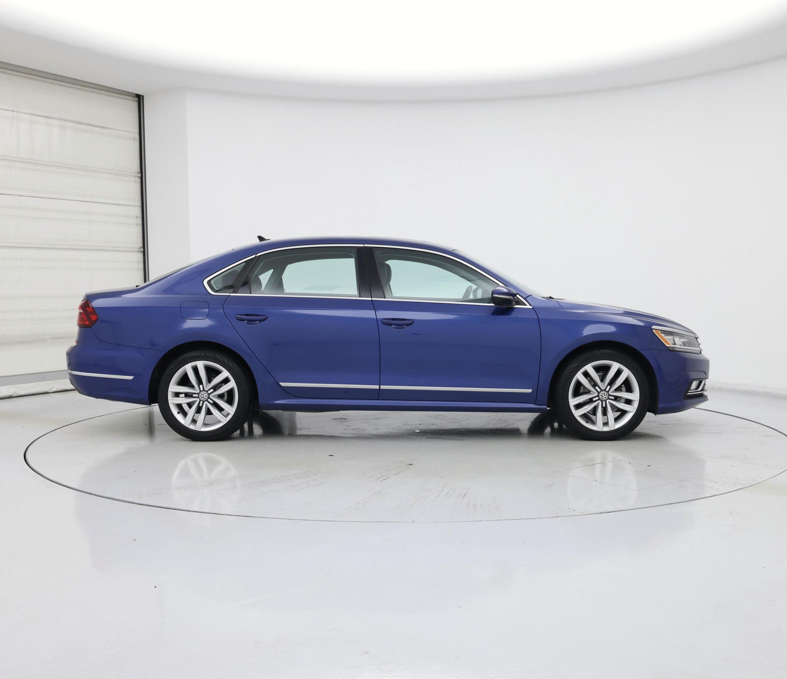 Thumbnail: 2017 Volkswagen Passat - 7