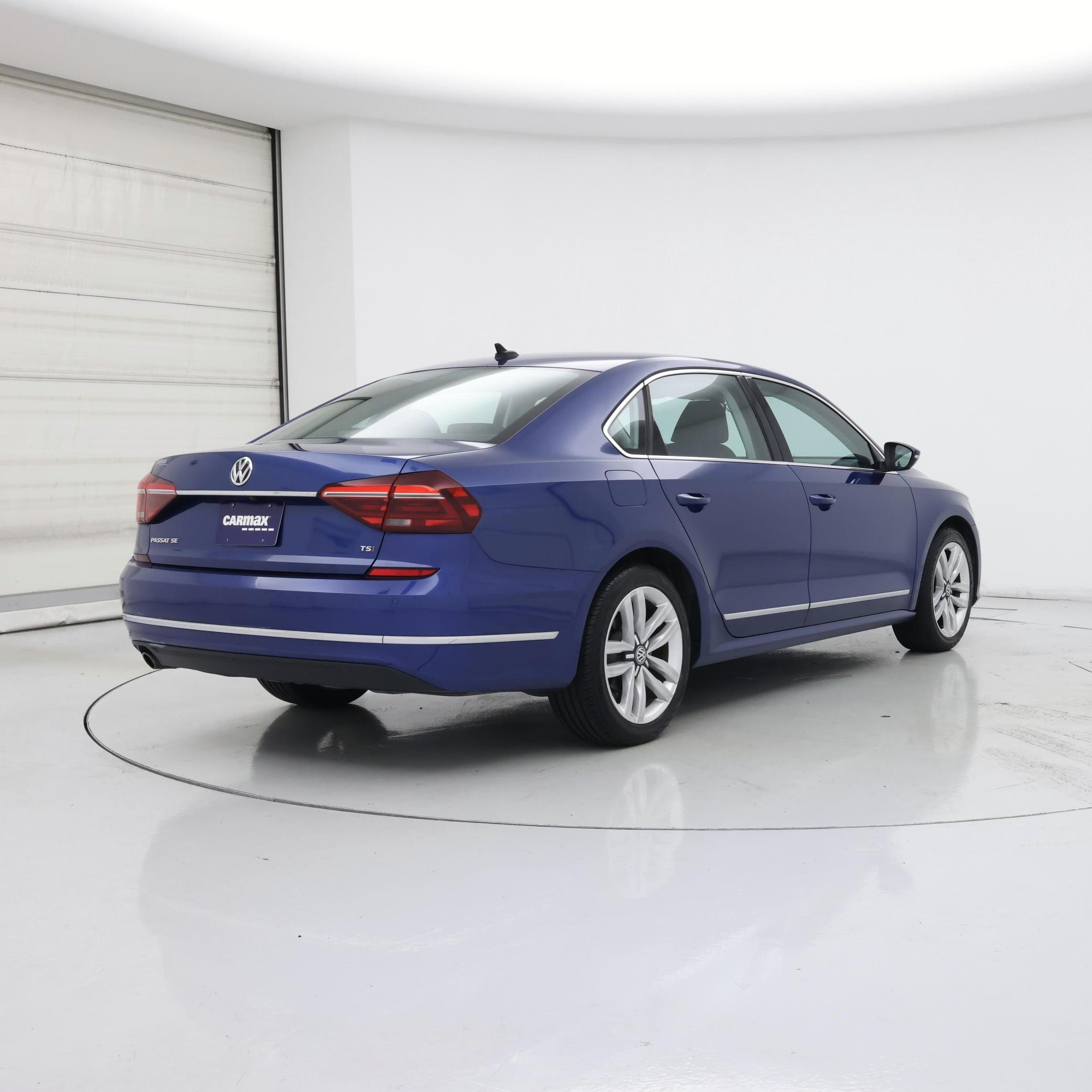 Thumbnail: 2017 Volkswagen Passat - 8