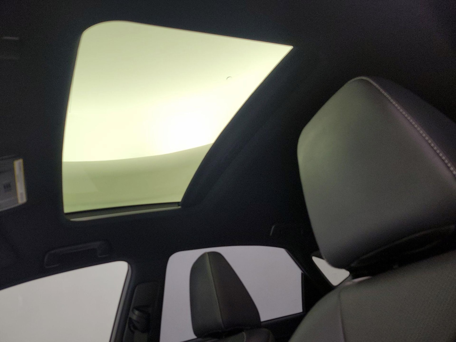 Sunroof(s) & Overhead Airbags