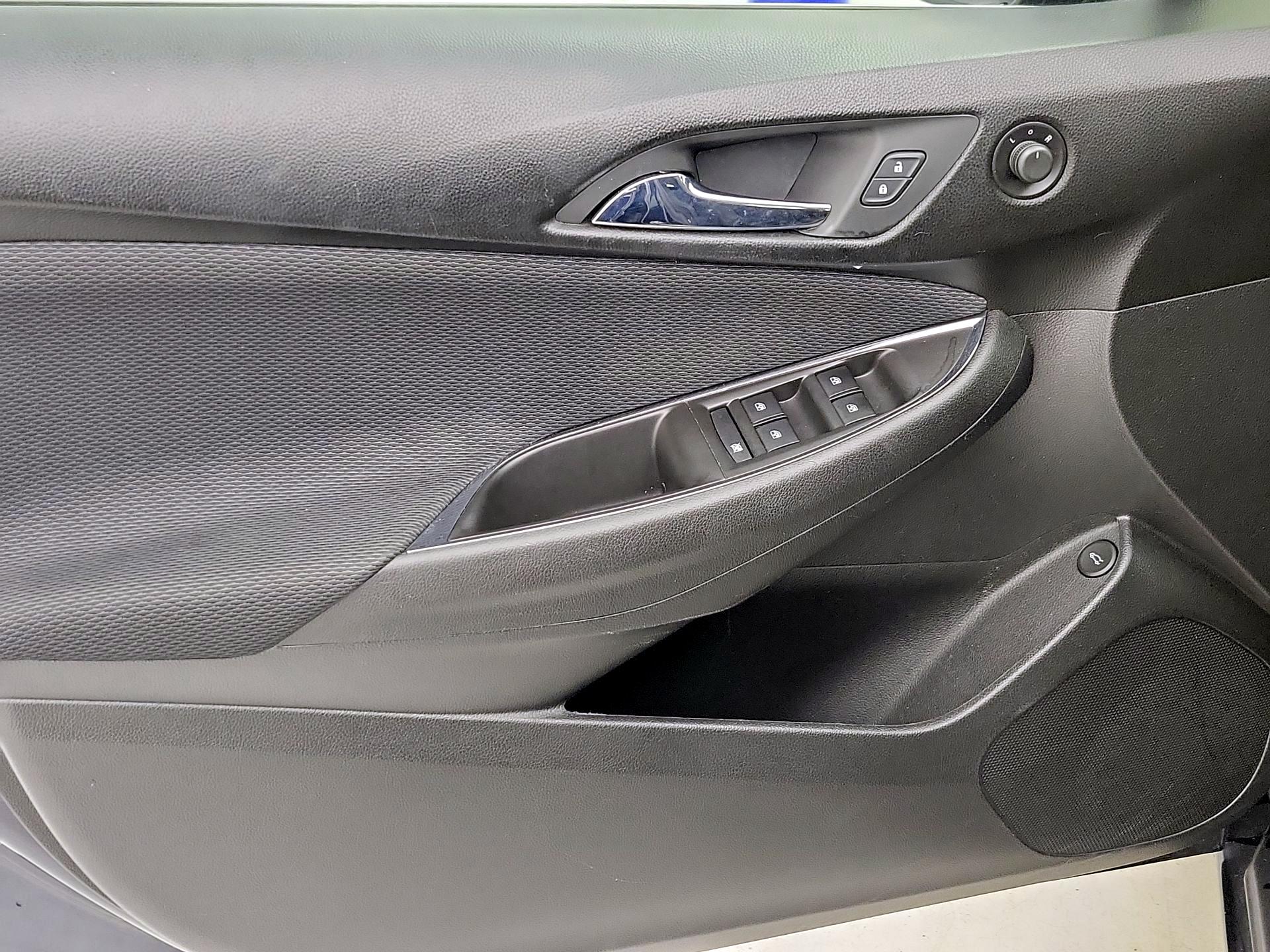 Thumbnail: 2016 Chevrolet Cruze - 12