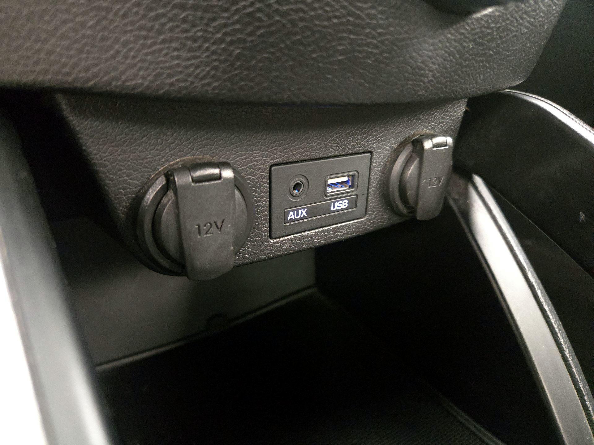 Thumbnail: 2016 Hyundai Veloster - 19