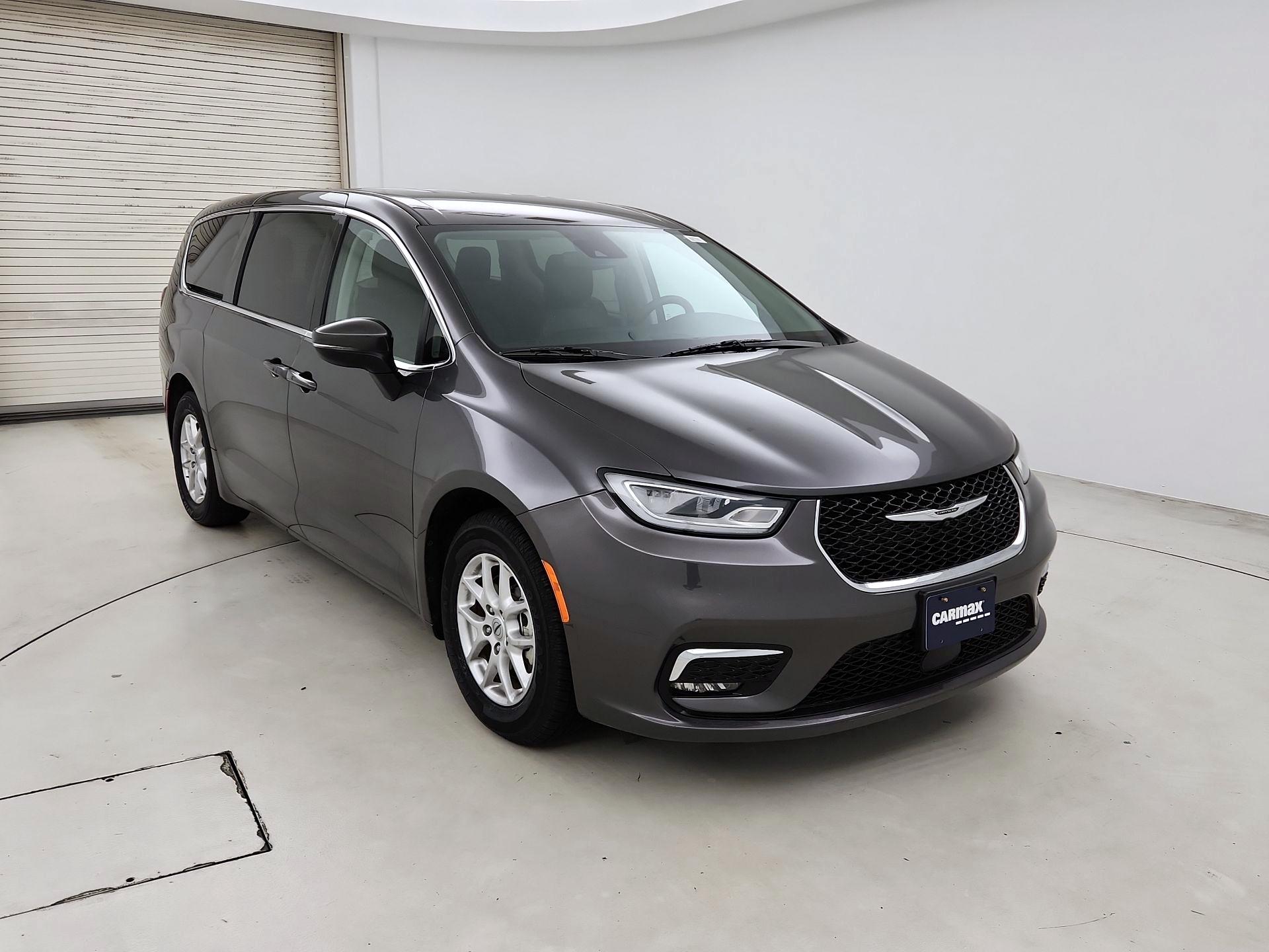 Thumbnail: 2023 Chrysler Pacifica - 1