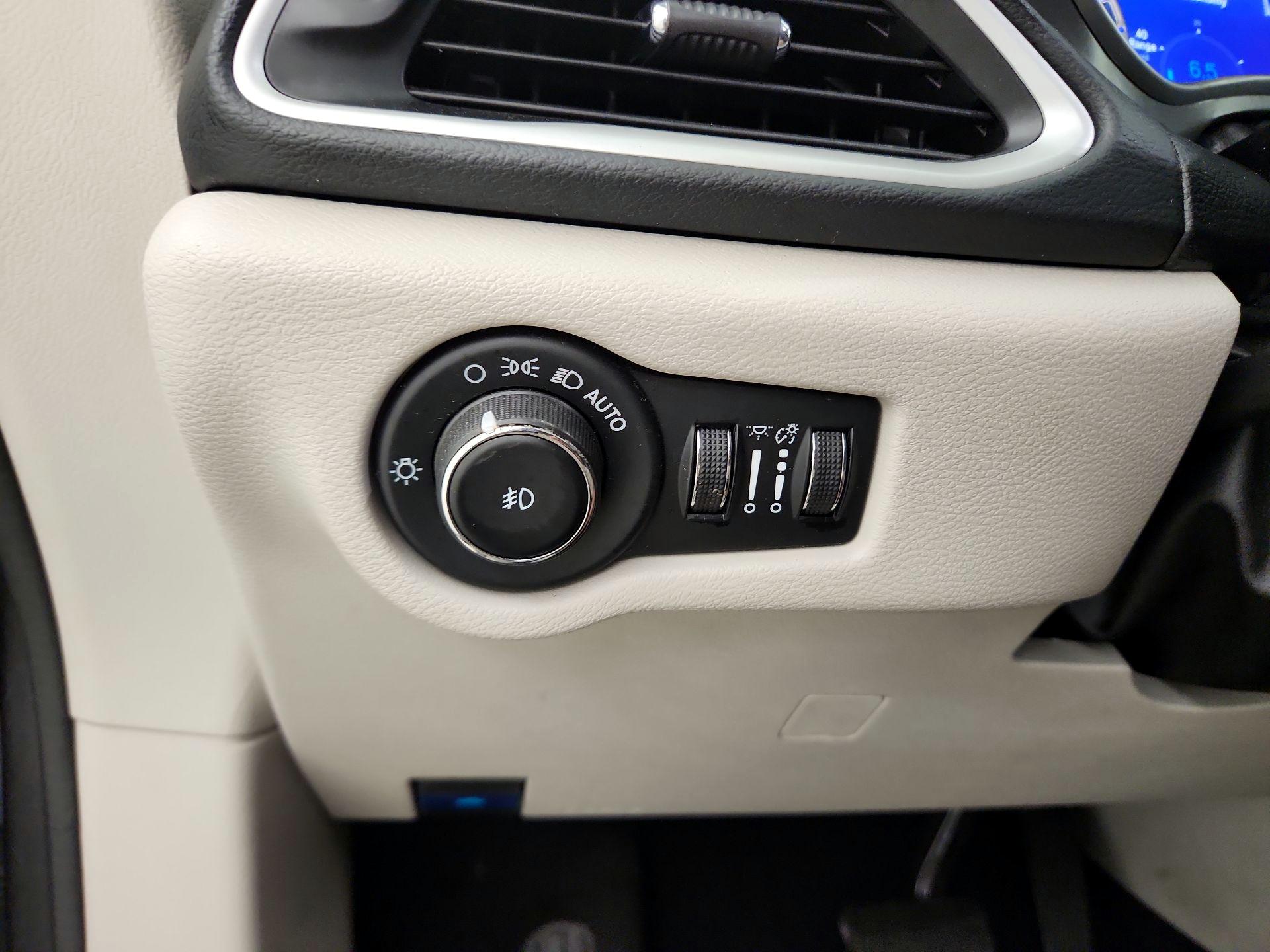 Thumbnail: 2023 Chrysler Pacifica - 11