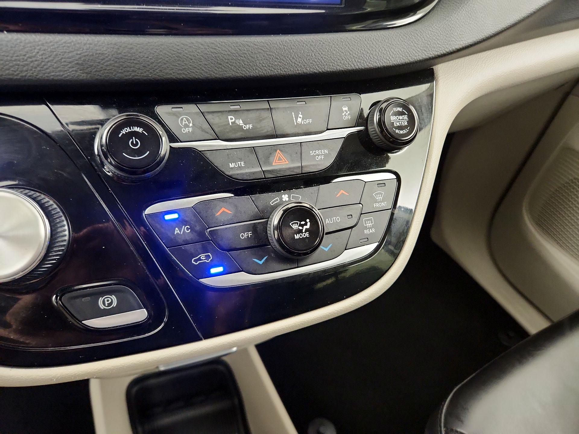 Thumbnail: 2023 Chrysler Pacifica - 14