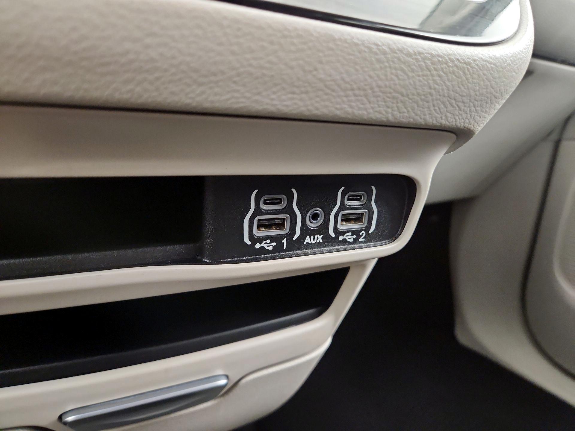 Thumbnail: 2023 Chrysler Pacifica - 16