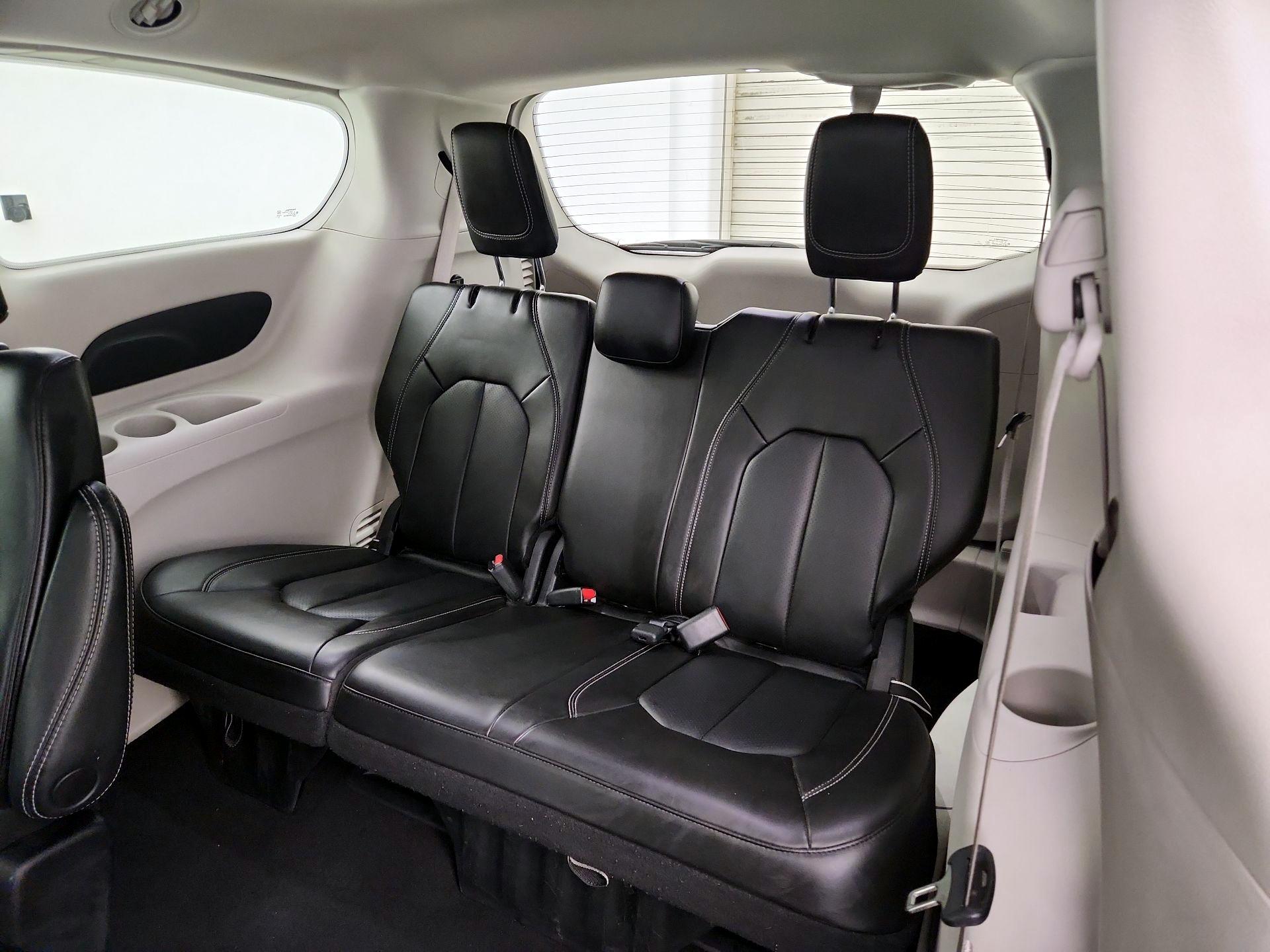 Thumbnail: 2023 Chrysler Pacifica - 18