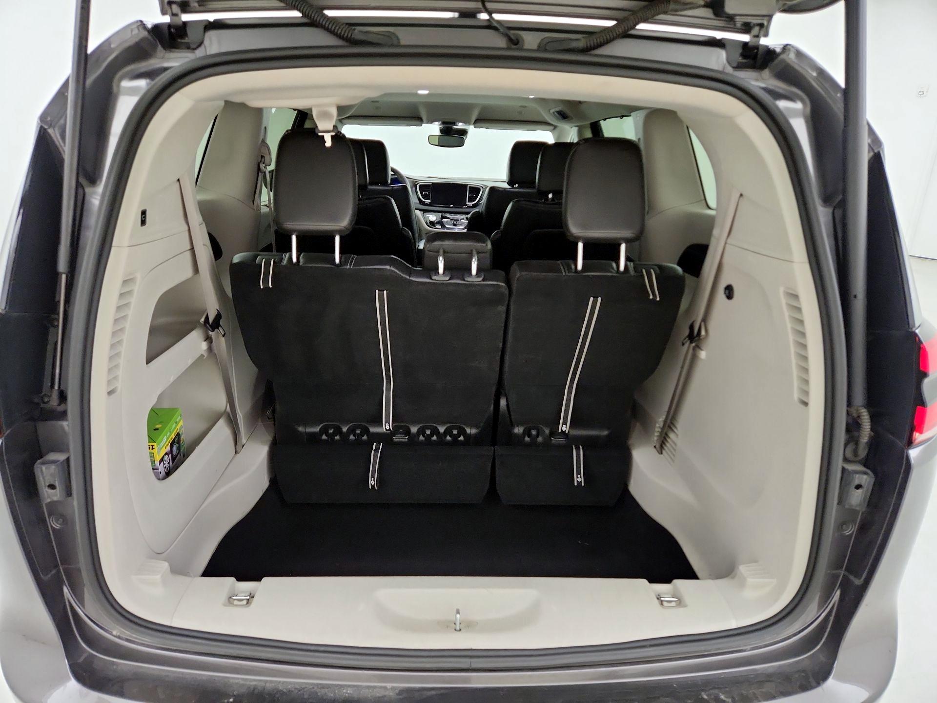 Thumbnail: 2023 Chrysler Pacifica - 19