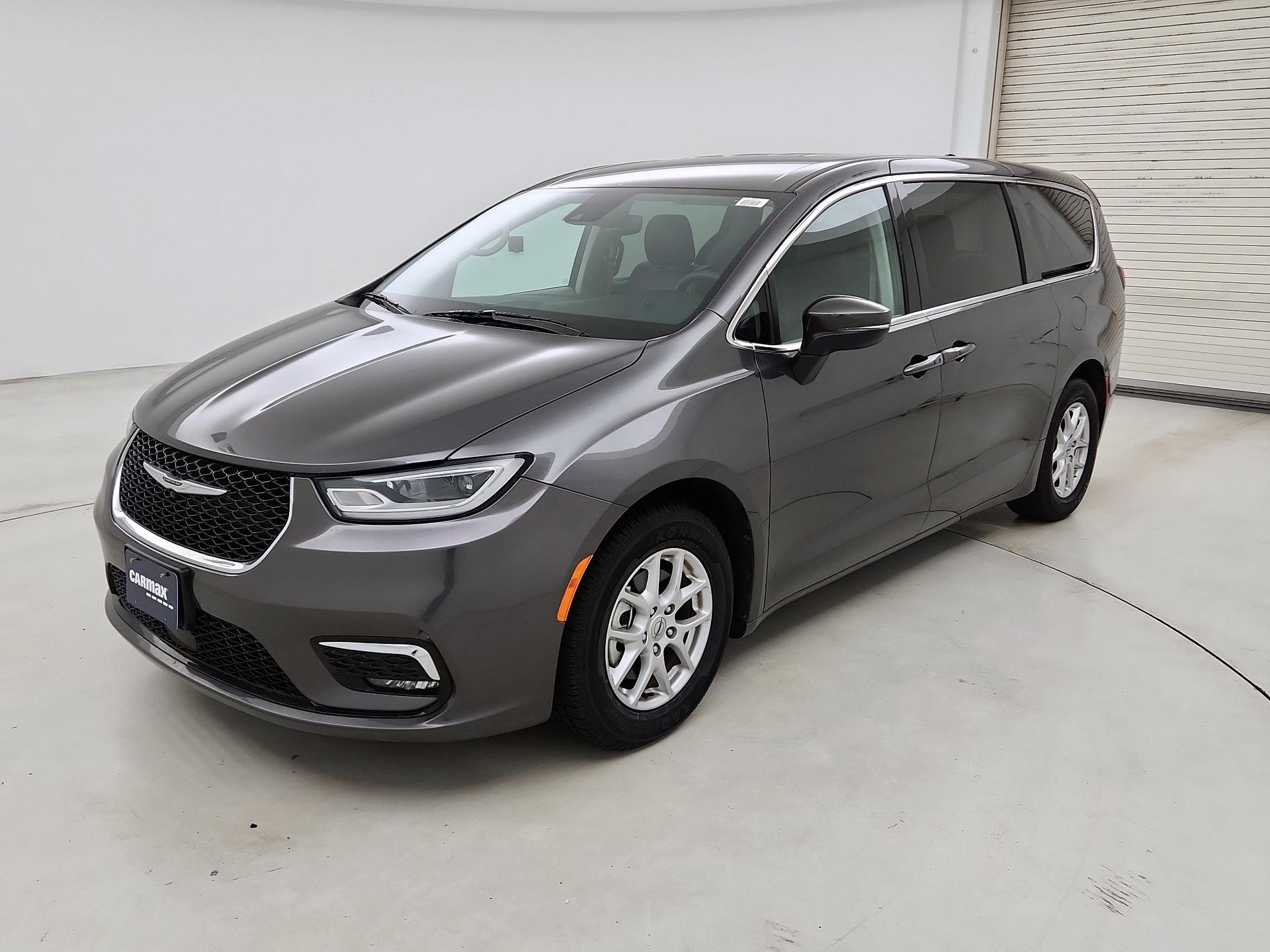 Thumbnail: 2023 Chrysler Pacifica - 3