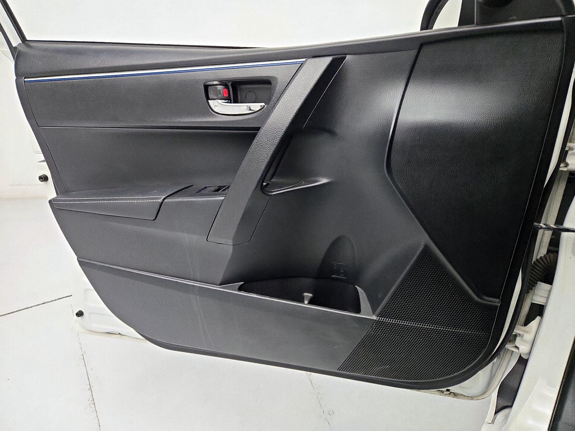 Thumbnail: 2014 Toyota Corolla - 12