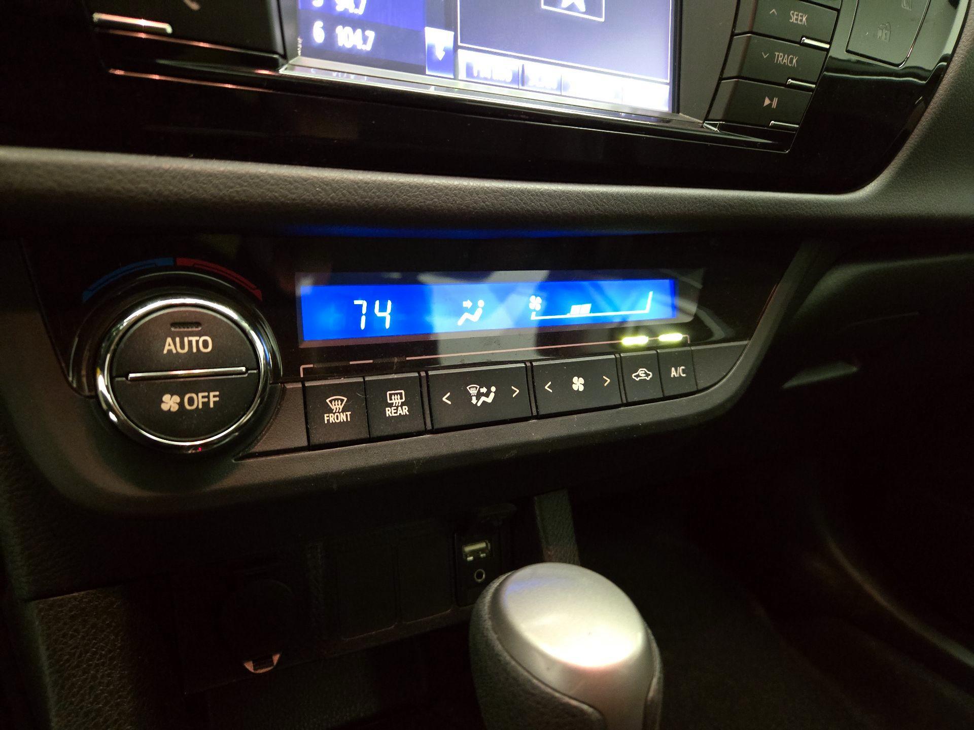 Thumbnail: 2014 Toyota Corolla - 16