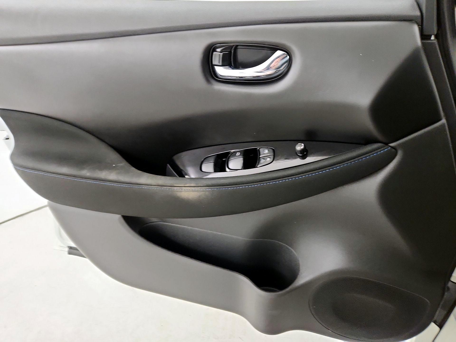 Thumbnail: 2023 Nissan Leaf - 12