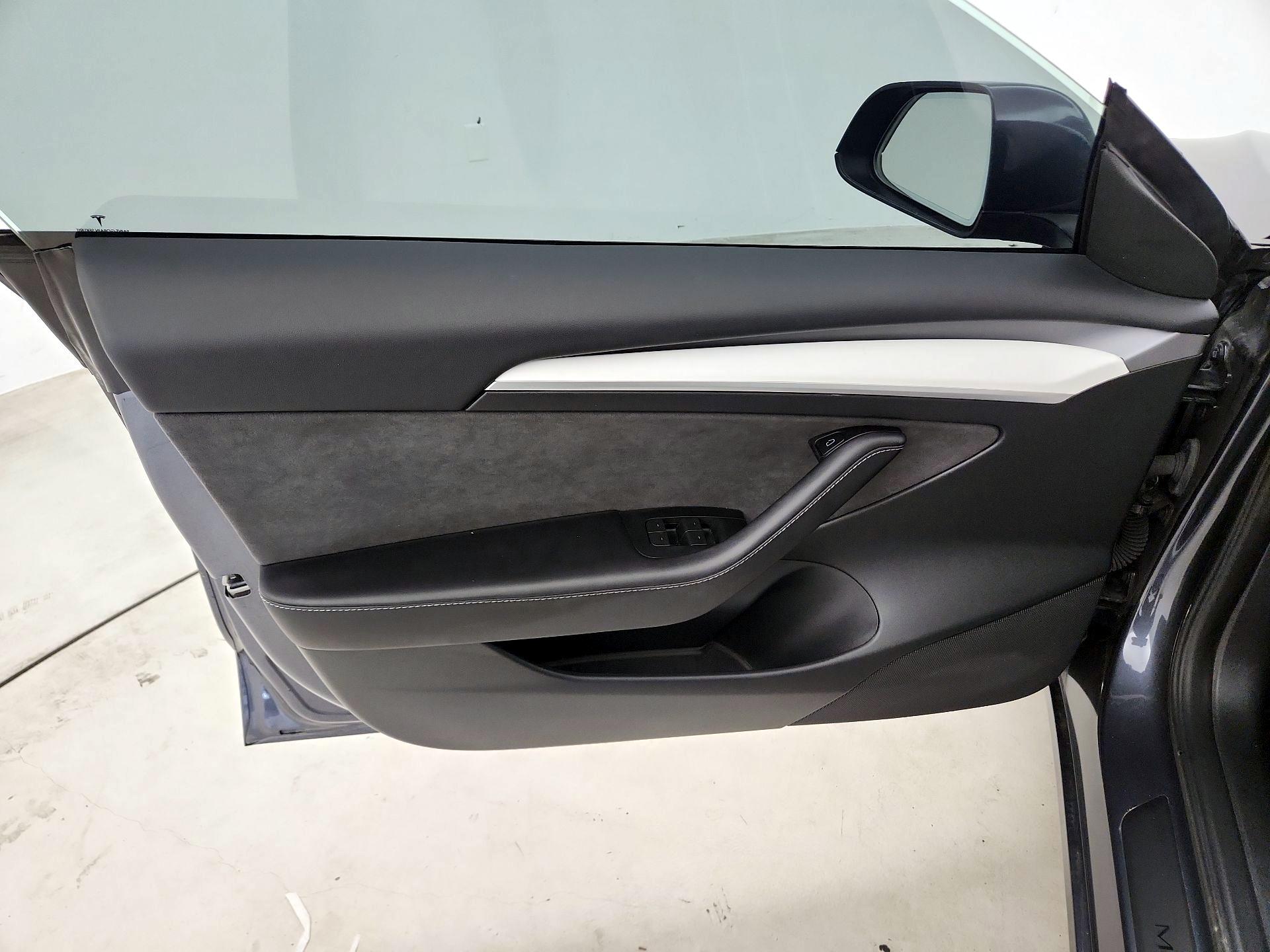 Thumbnail: 2023 Tesla Model 3 - 12