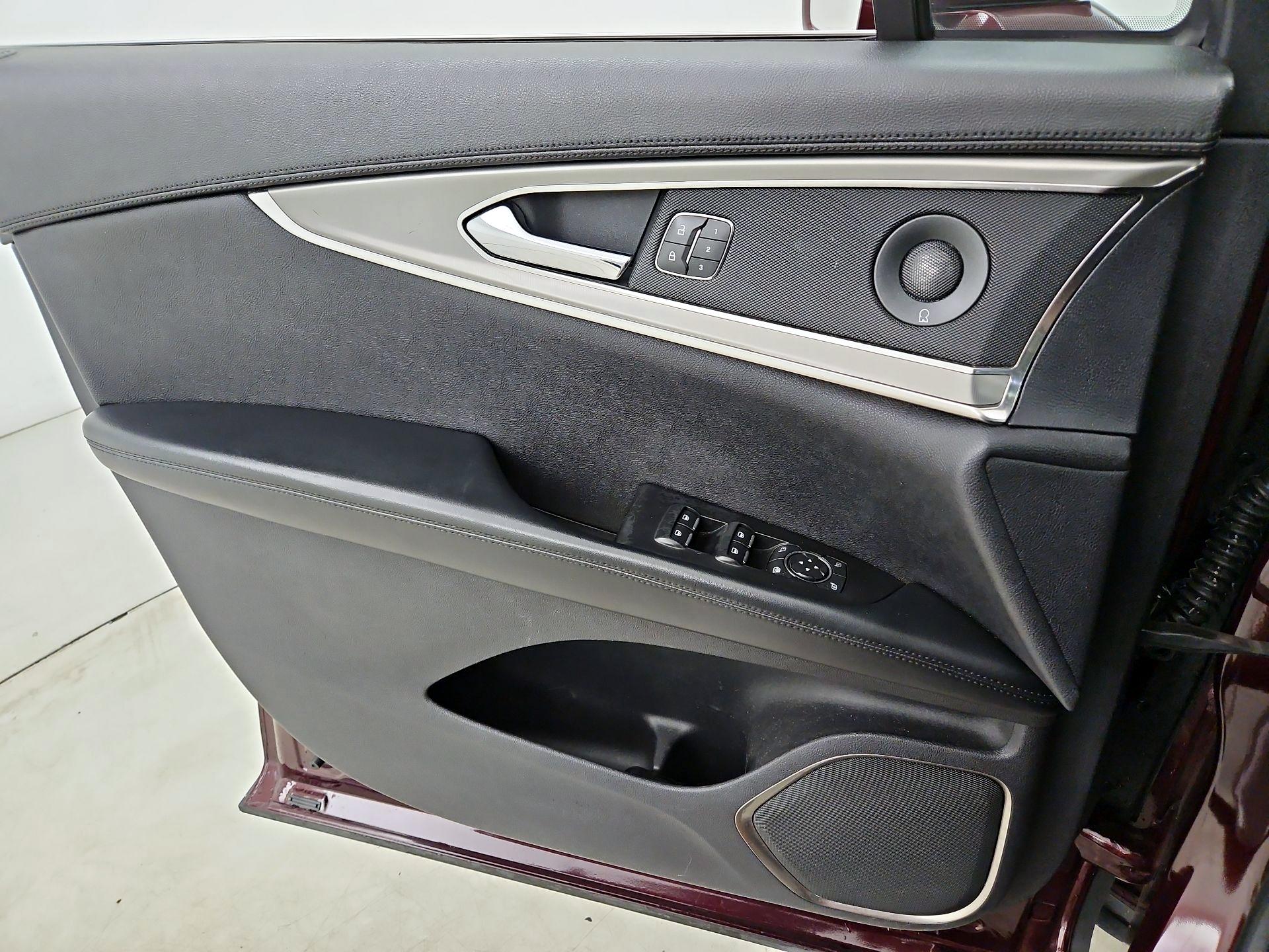 Thumbnail: 2019 Lincoln Nautilus - 12