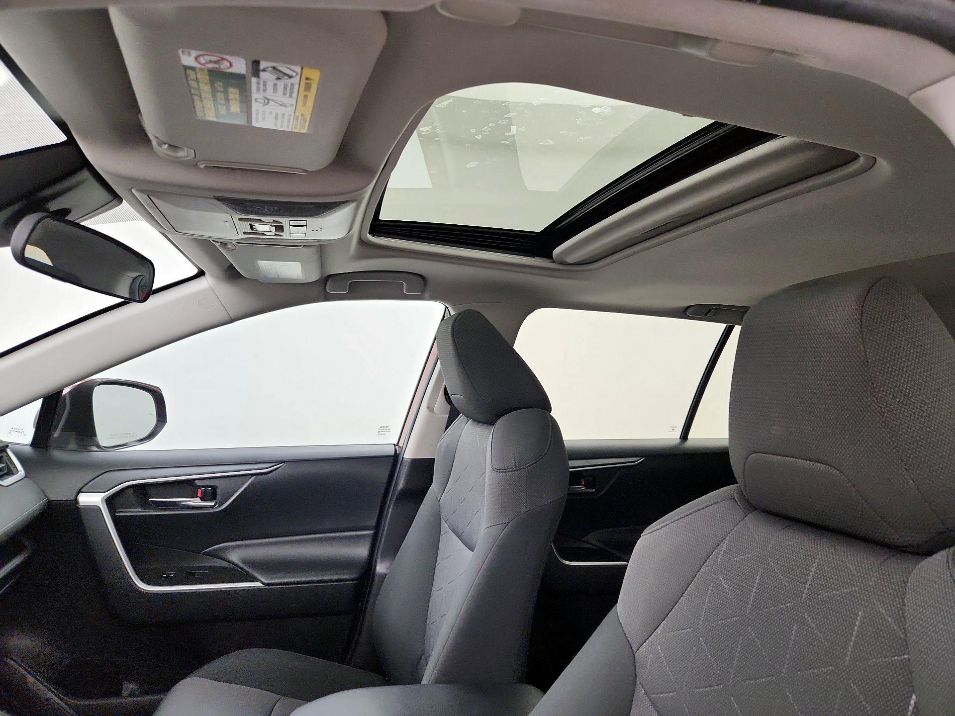 Thumbnail: 2019 Toyota RAV4 - 19