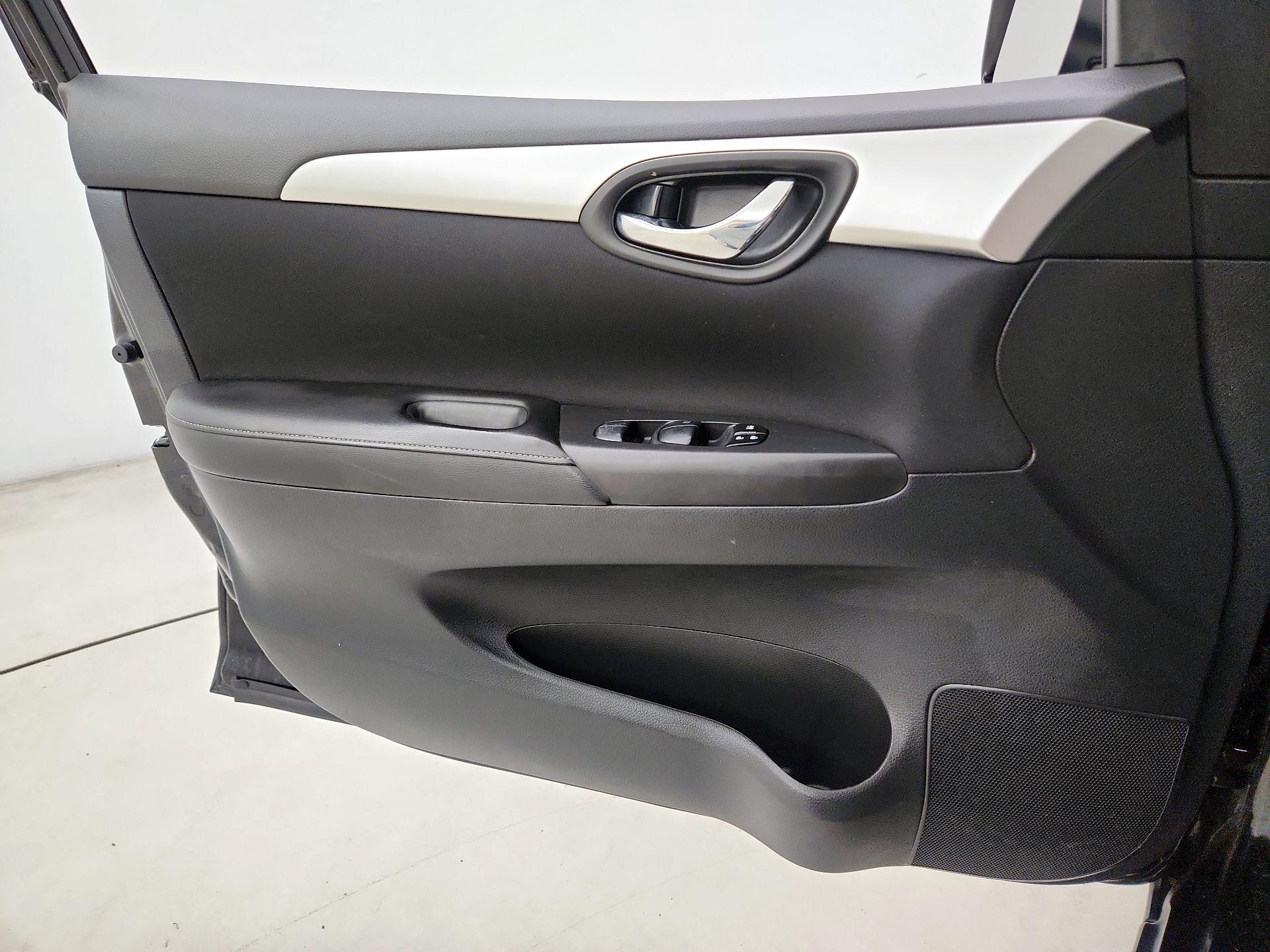 Thumbnail: 2017 Nissan Sentra - 12