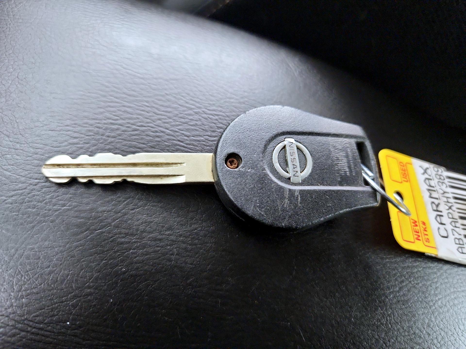 Thumbnail: 2017 Nissan Sentra - 18