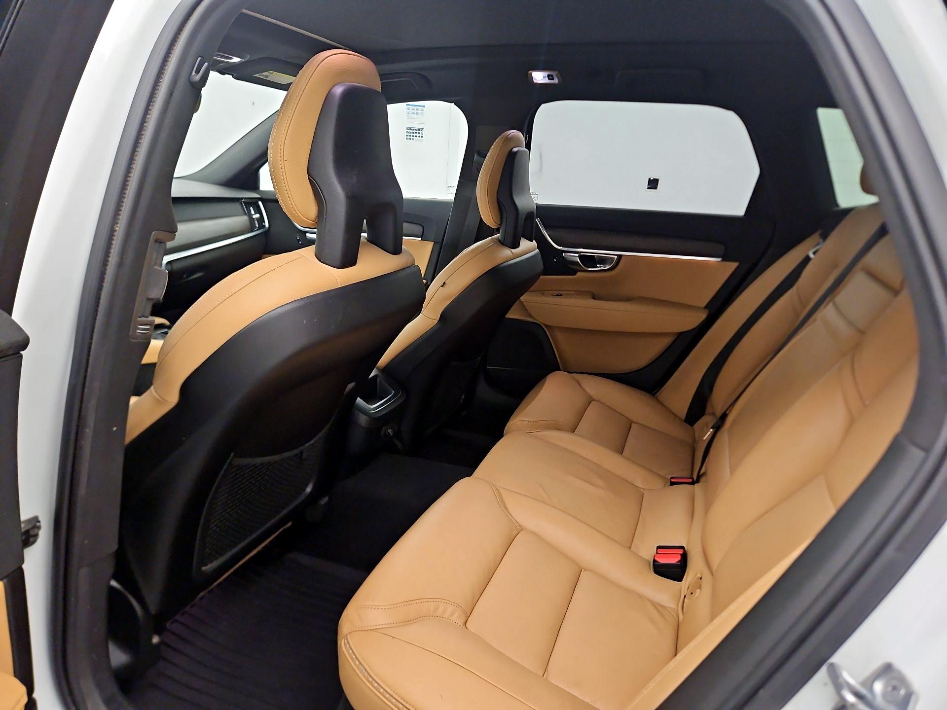 Thumbnail: 2018 Volvo V90 - 18