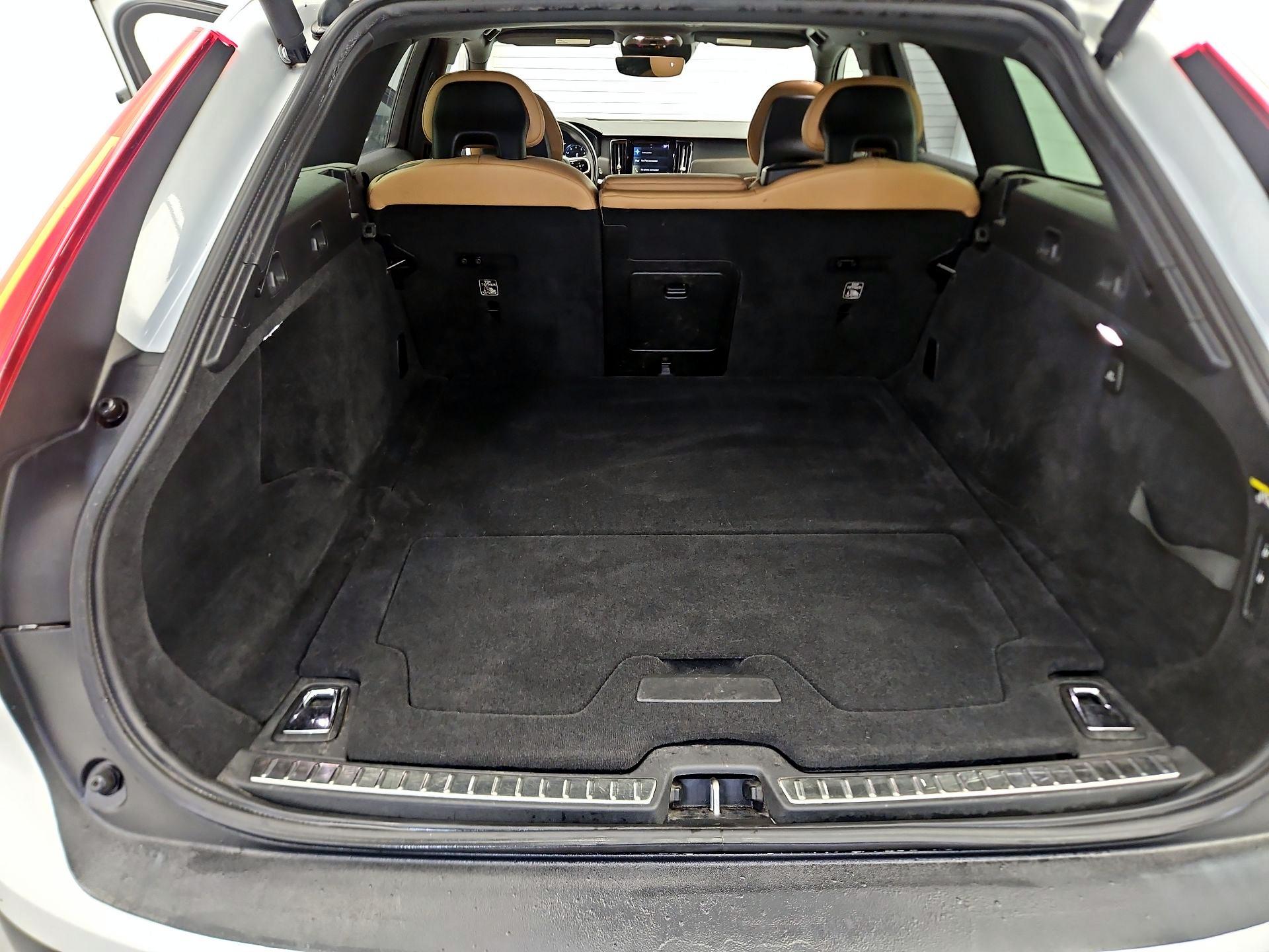 Thumbnail: 2018 Volvo V90 - 19