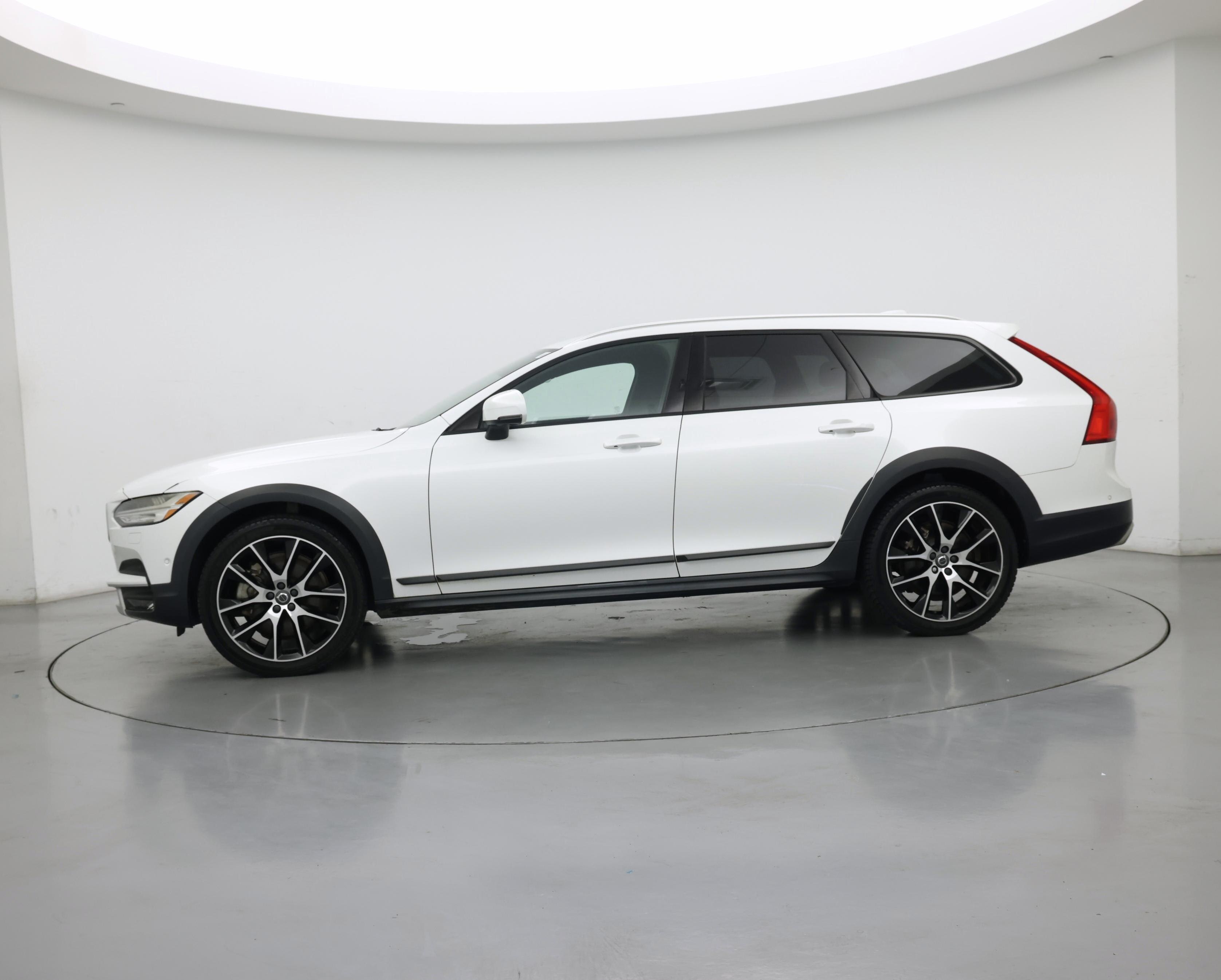 Thumbnail: 2018 Volvo V90 - 3