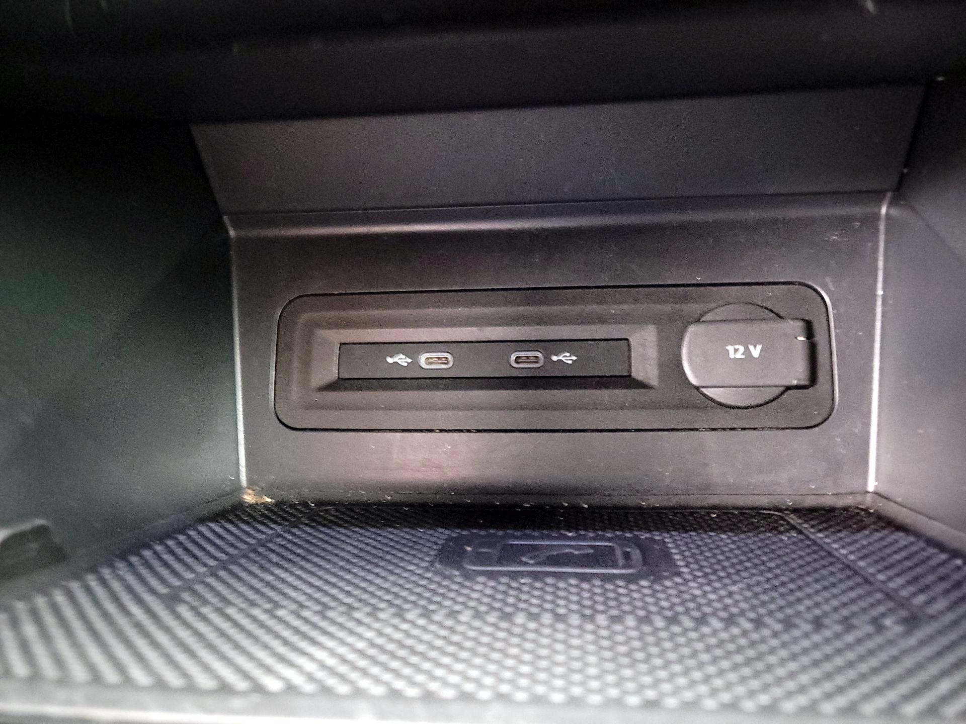 Thumbnail: 2022 Volkswagen Atlas - 18