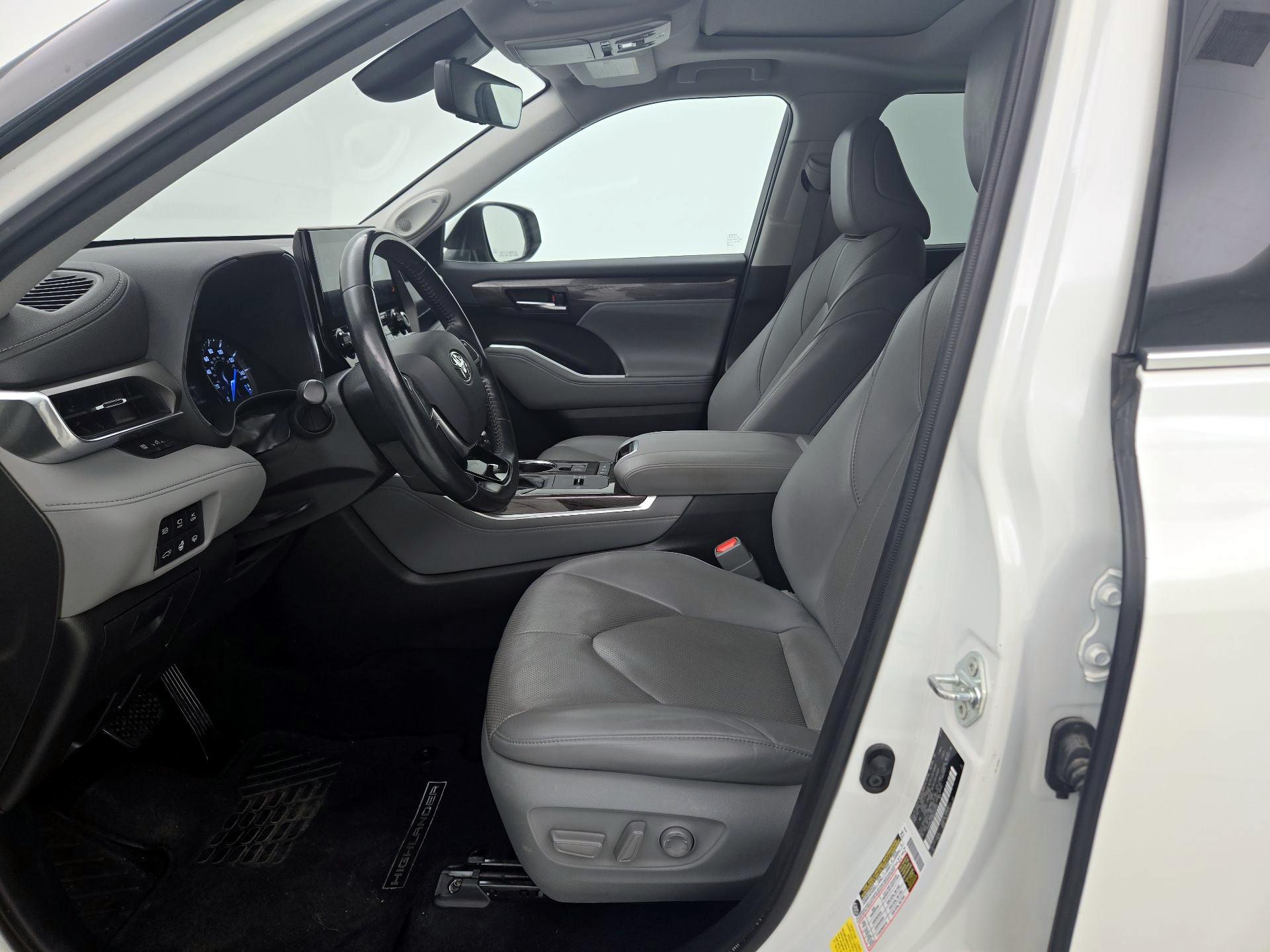 Thumbnail: 2021 Toyota Highlander - 11