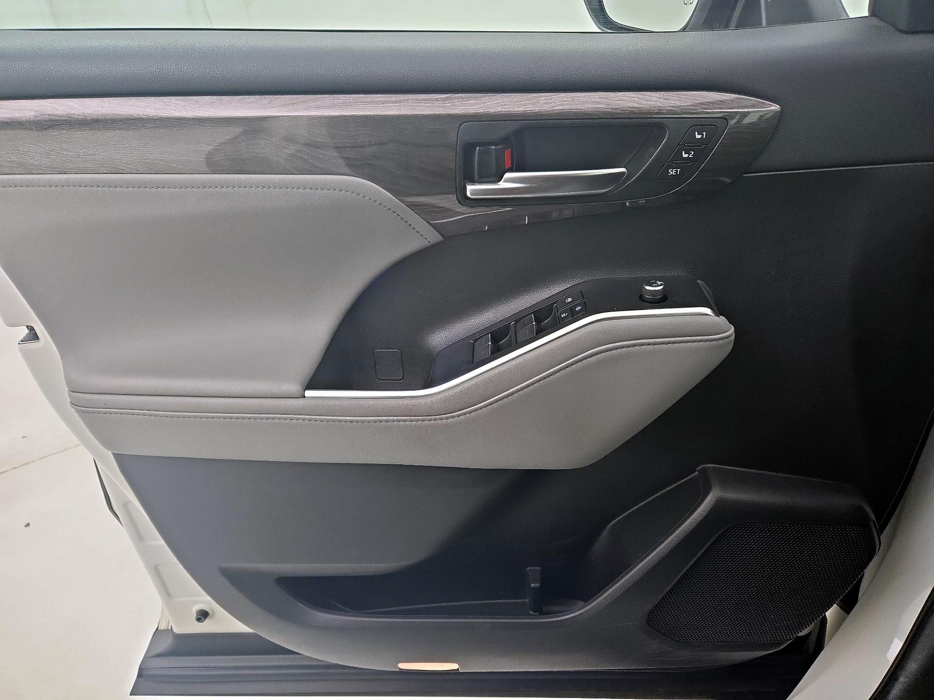 Thumbnail: 2021 Toyota Highlander - 12