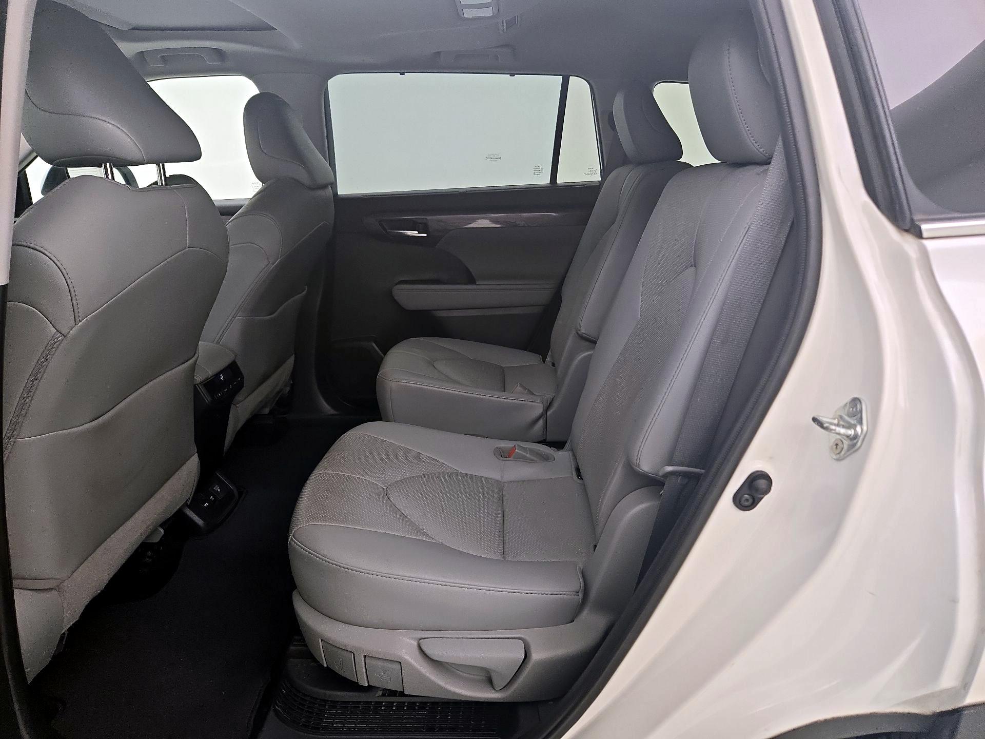 Thumbnail: 2021 Toyota Highlander - 20