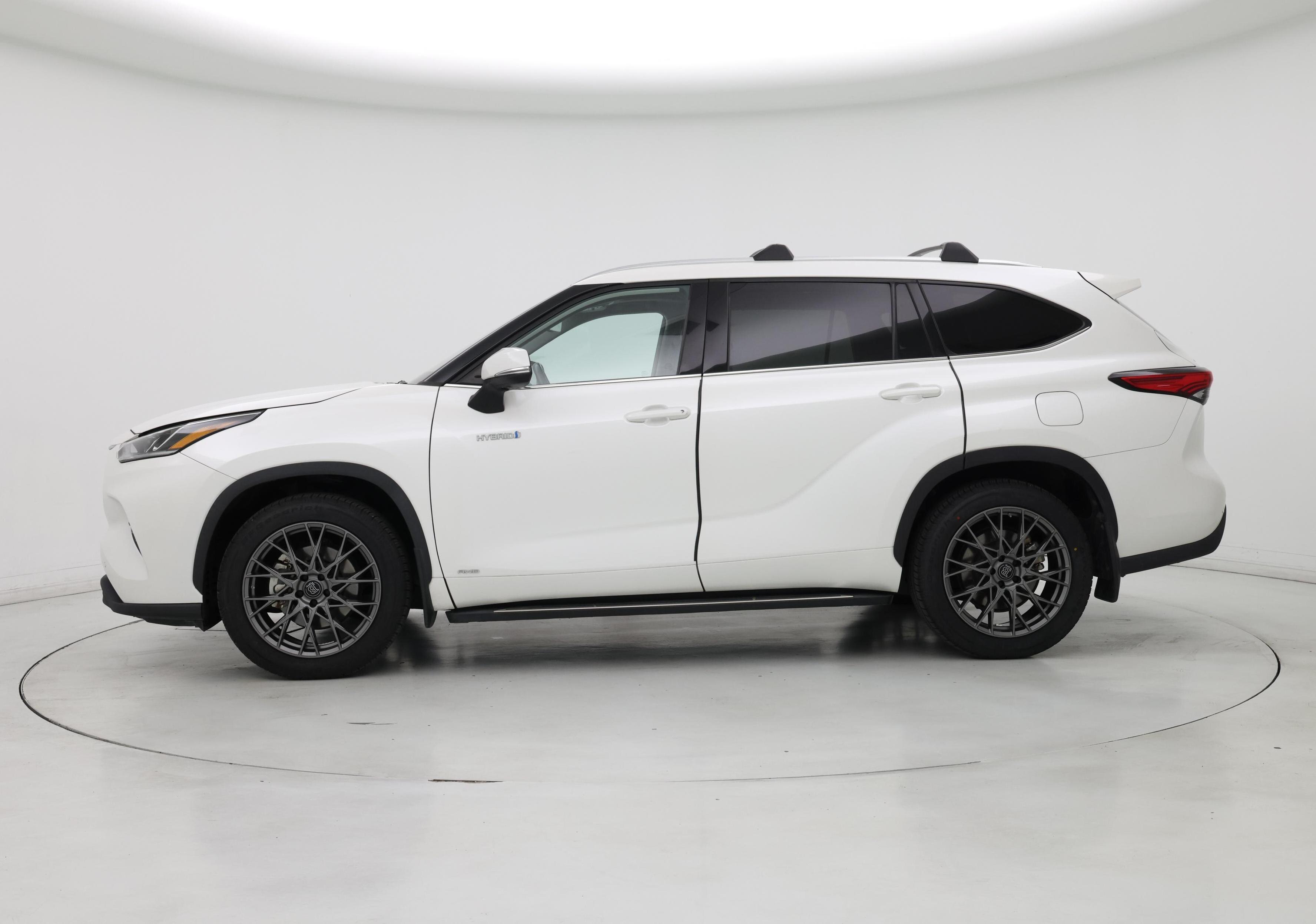 Thumbnail: 2021 Toyota Highlander - 3