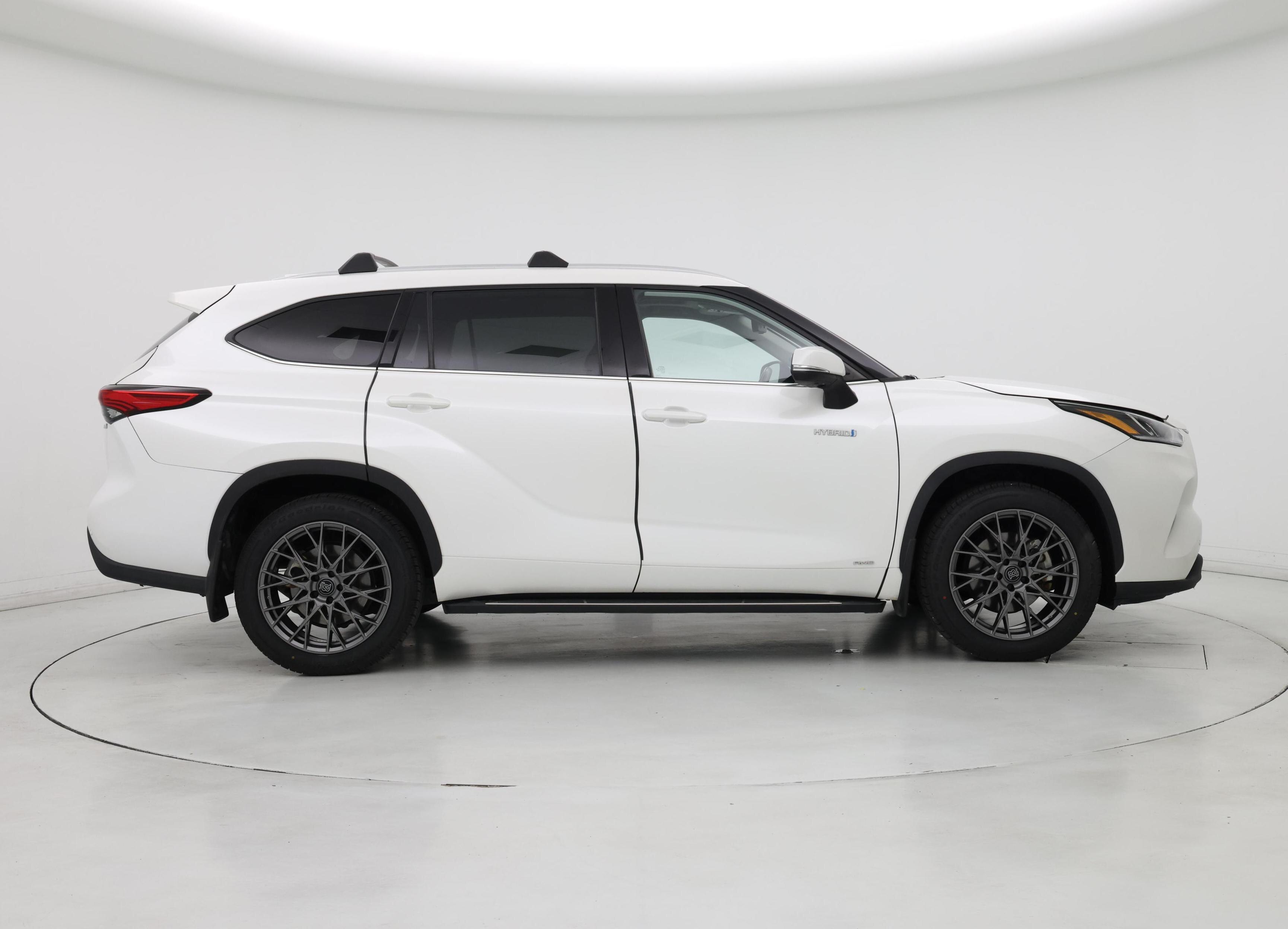 Thumbnail: 2021 Toyota Highlander - 7