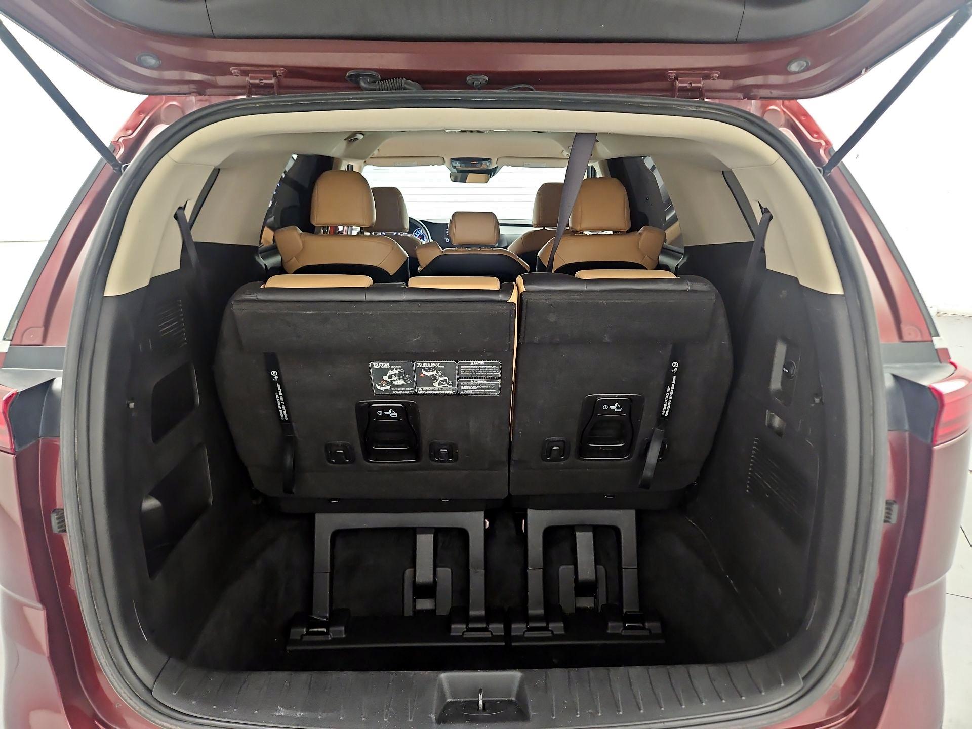 Thumbnail: 2022 Kia Carnival - 17