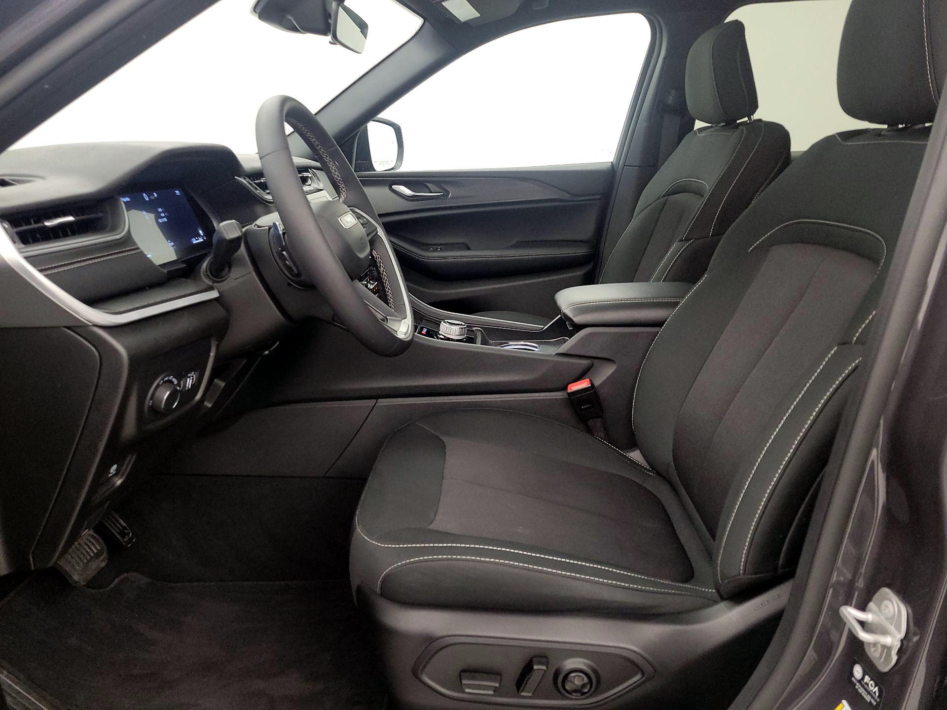 Thumbnail: 2025 Jeep Grand Cherokee - 11