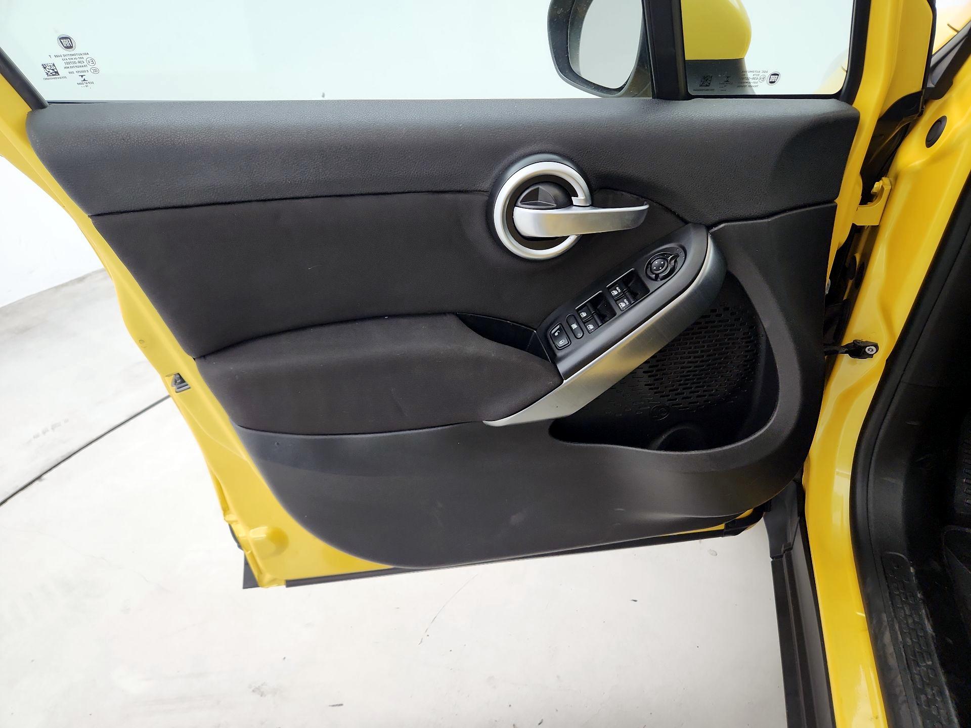 Thumbnail: 2017 Fiat 500X - 12